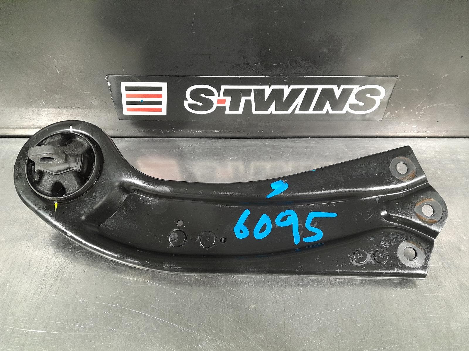 Used auto part listing image: 2022 HYUNDAI TUCSON LEFT REAR TRAILING ARM TRAILING ARM, NX4, 02/21- 0000292574