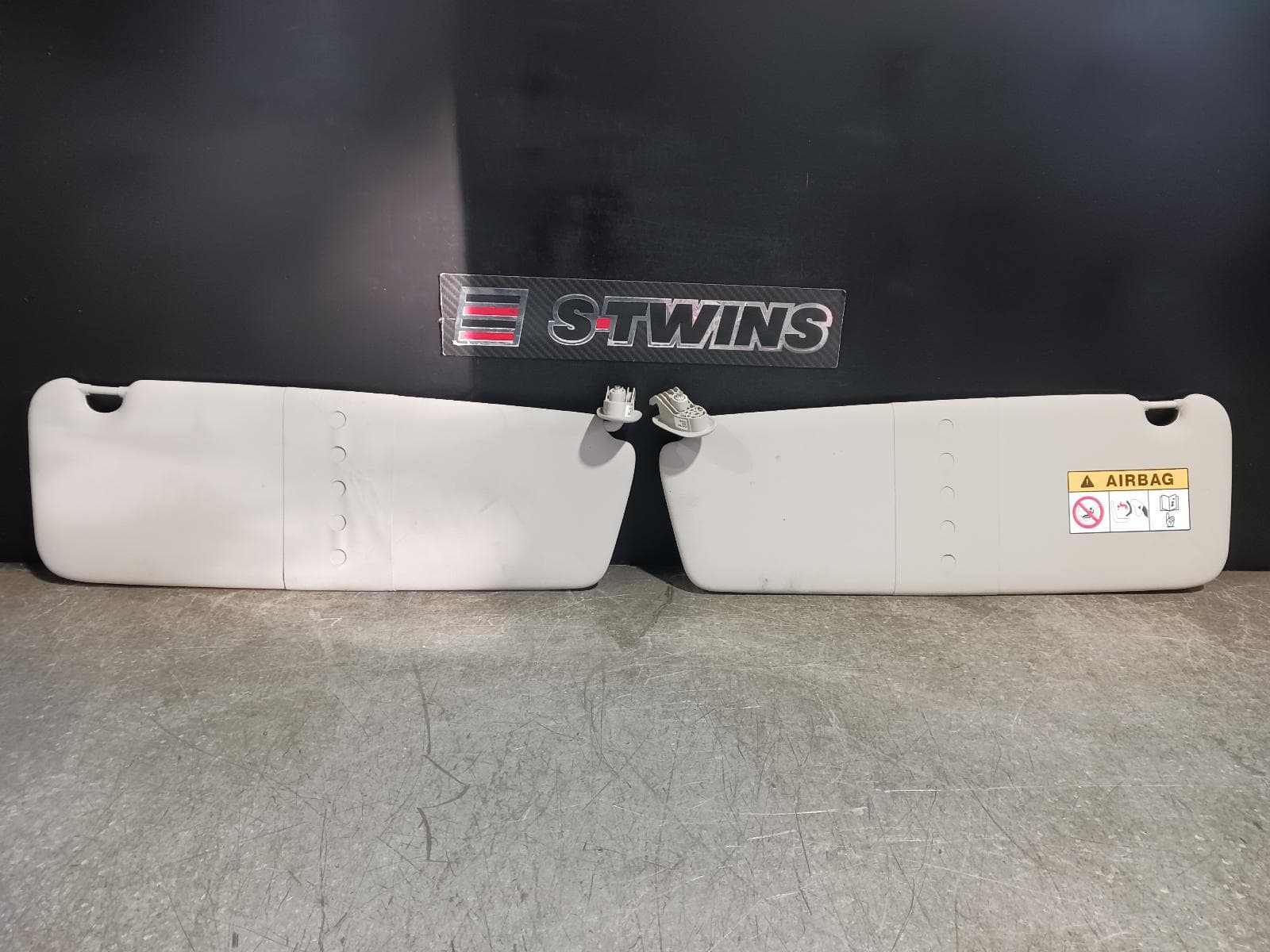 Used auto part listing image: 2018 RENAULT TRAFIC SUNVISOR X82, PAIR, 01/15- 0000217936
