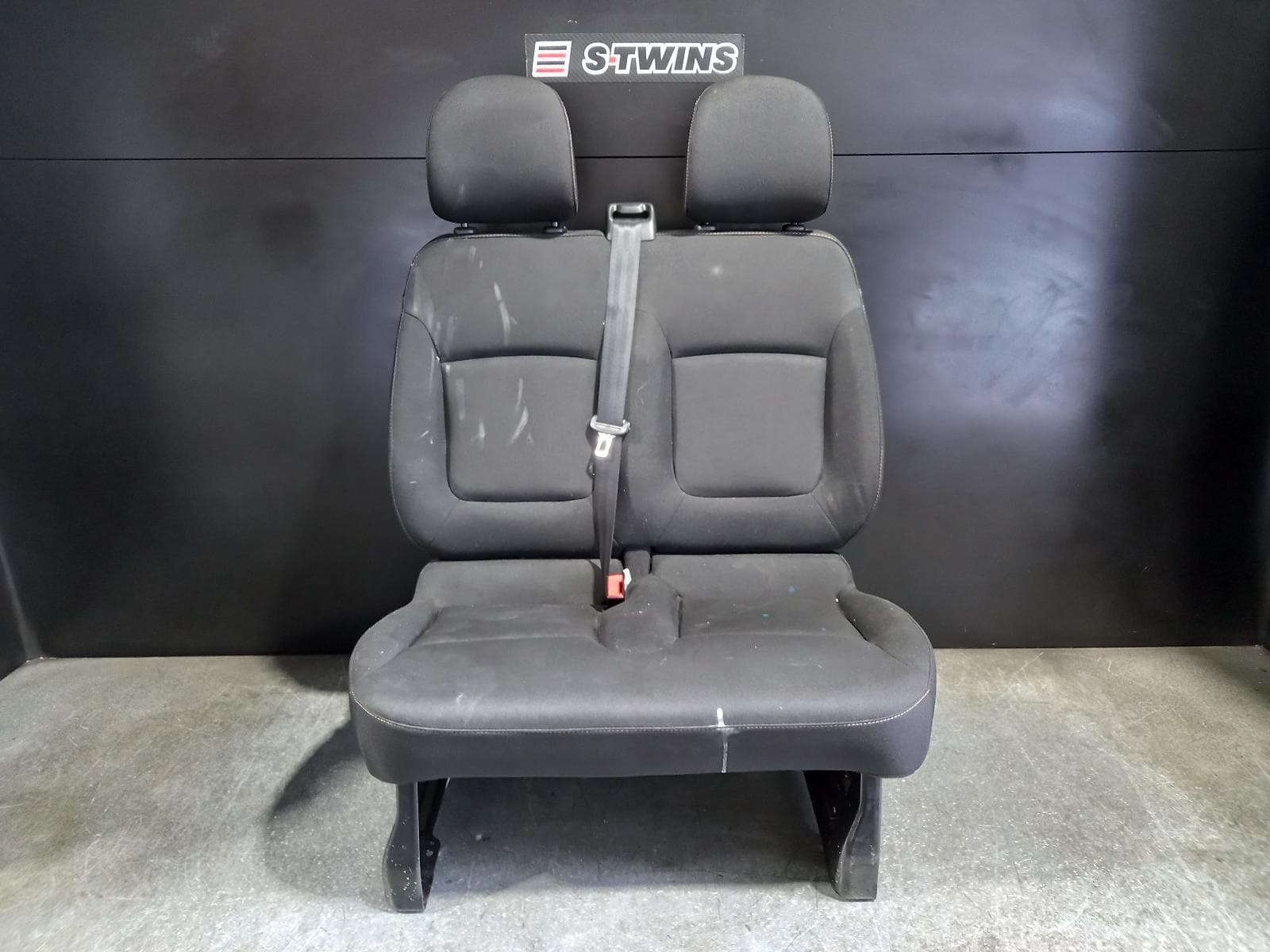 Used auto part listing image: 2018 RENAULT TRAFIC 2ND SEAT REAR SEAT X82, CLOTH, 01/15- 0000217906