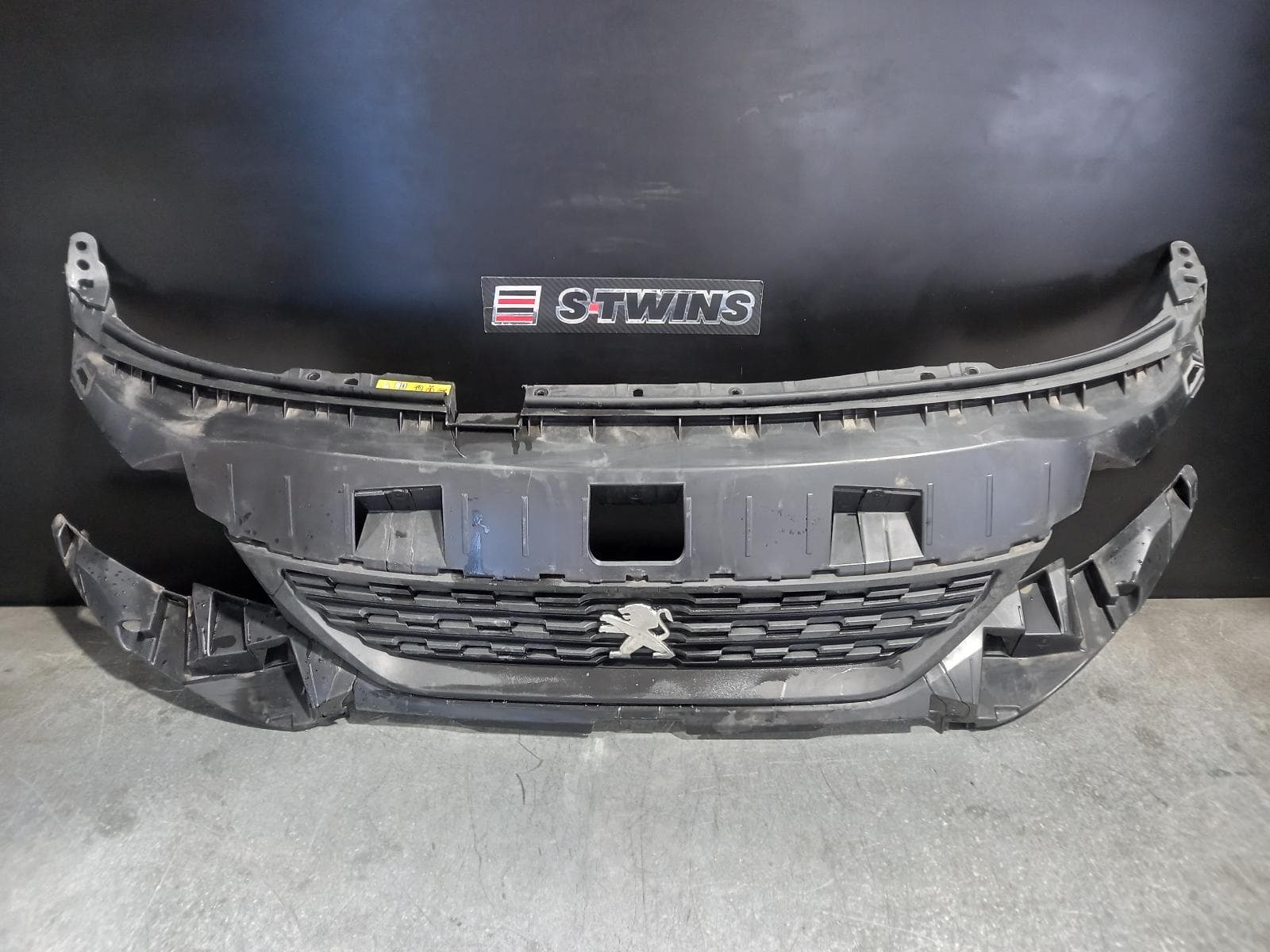 Used auto part listing image: 2019 PEUGEOT PARTNER GRILLE K9, RADIATOR GRILLE, 02/19- 0000218832
