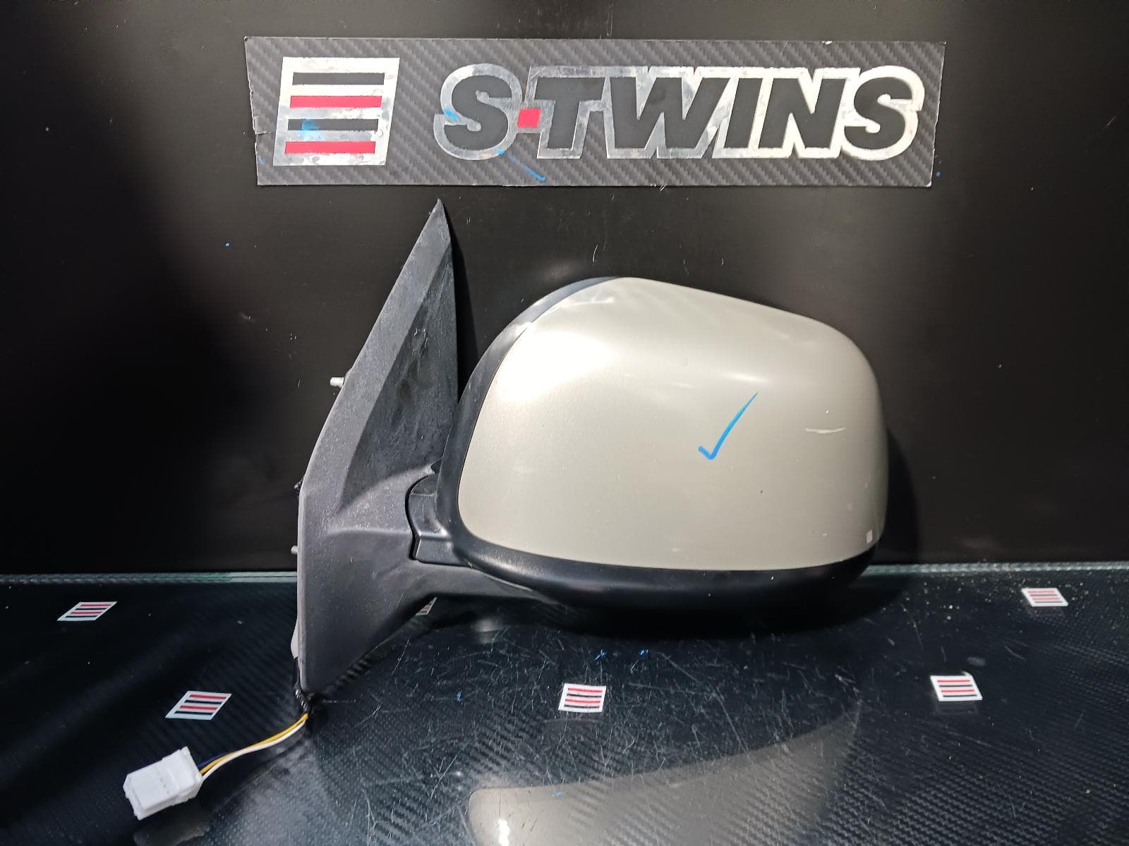 Used auto part listing image: 2009 MITSUBISHI OUTLANDER LEFT DOOR MIRROR ZG, 3 WIRE TYPE, 11/06-09/09 0000225812