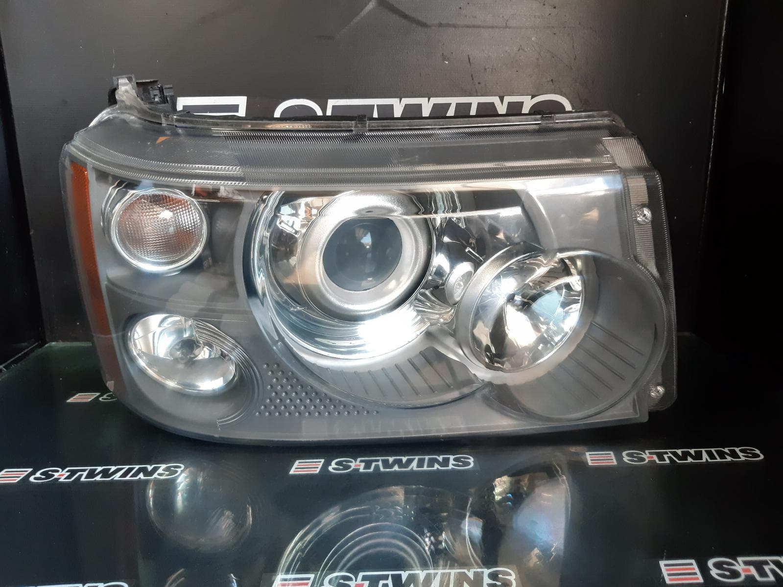 Used auto part listing image: 2009 LAND ROVER RANGEROVER SPORT RIGHT HEADLAMP L320, HALOGEN TYPE, 08/05-09/09 0000205809