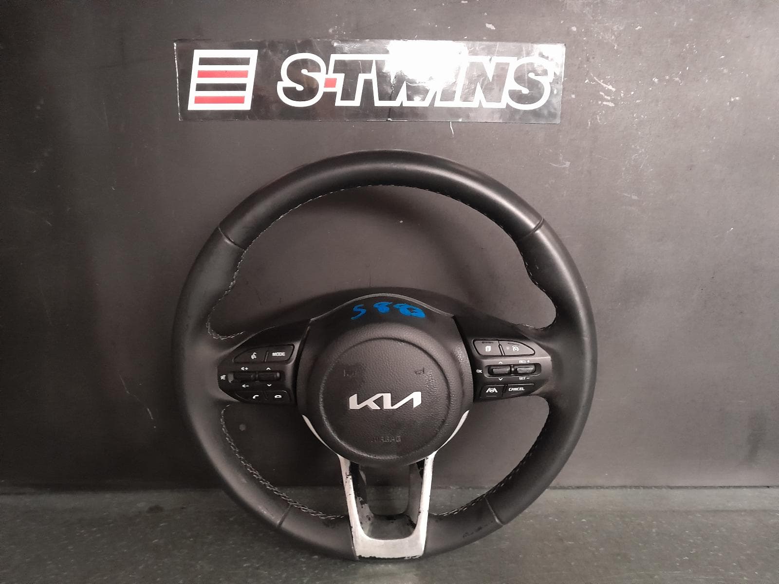 Used auto part listing image: 2022 KIA STONIC STEERING WHEEL YB, 08/20- 0000320478