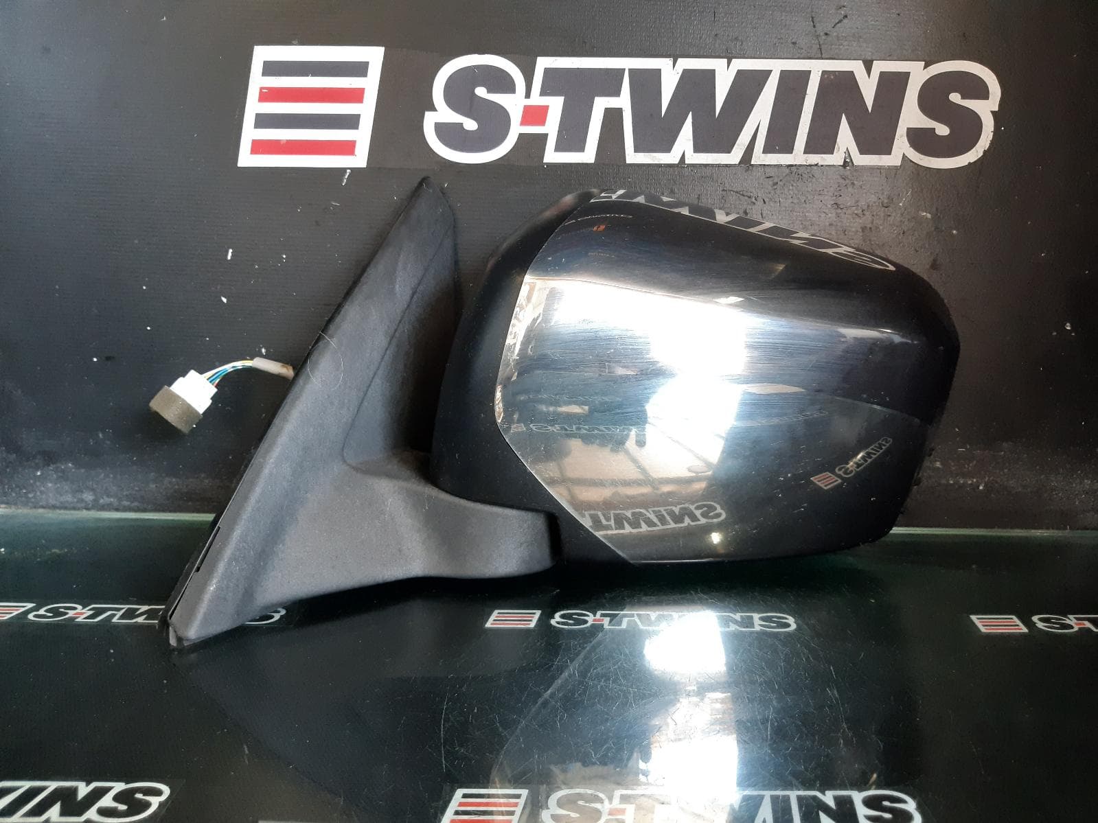 Used auto part listing image: 2010 MITSUBISHI CHALLENGER LEFT DOOR MIRROR KH/PB, CHROME, NON INDICATOR TYPE, 12/09-06/13 0000225280