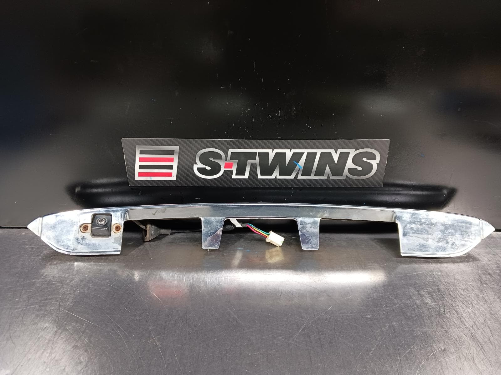 Used auto part listing image: 2011 MITSUBISHI CHALLENGER REAR GARNISH TAILGATE GARNISH (UPPER), CHROME, KH/PB-PC, 12/09-12/15 0000238067