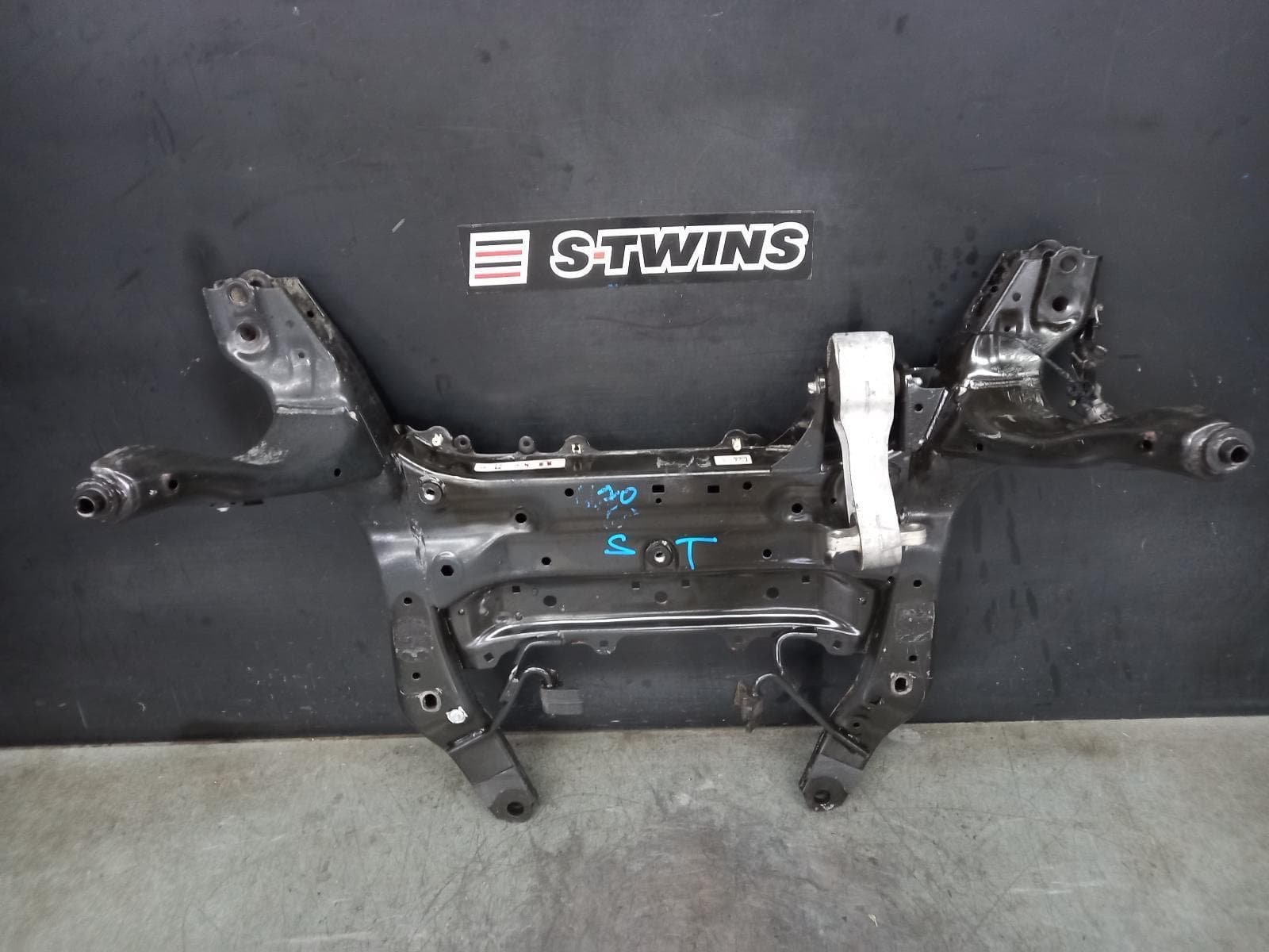 Used auto part listing image: 2020 BMW 2 SERIES FRT XMEMBER CRADLE F44, SEDAN, ENGINE CROSSMEMBER, 09/19- 0000366213