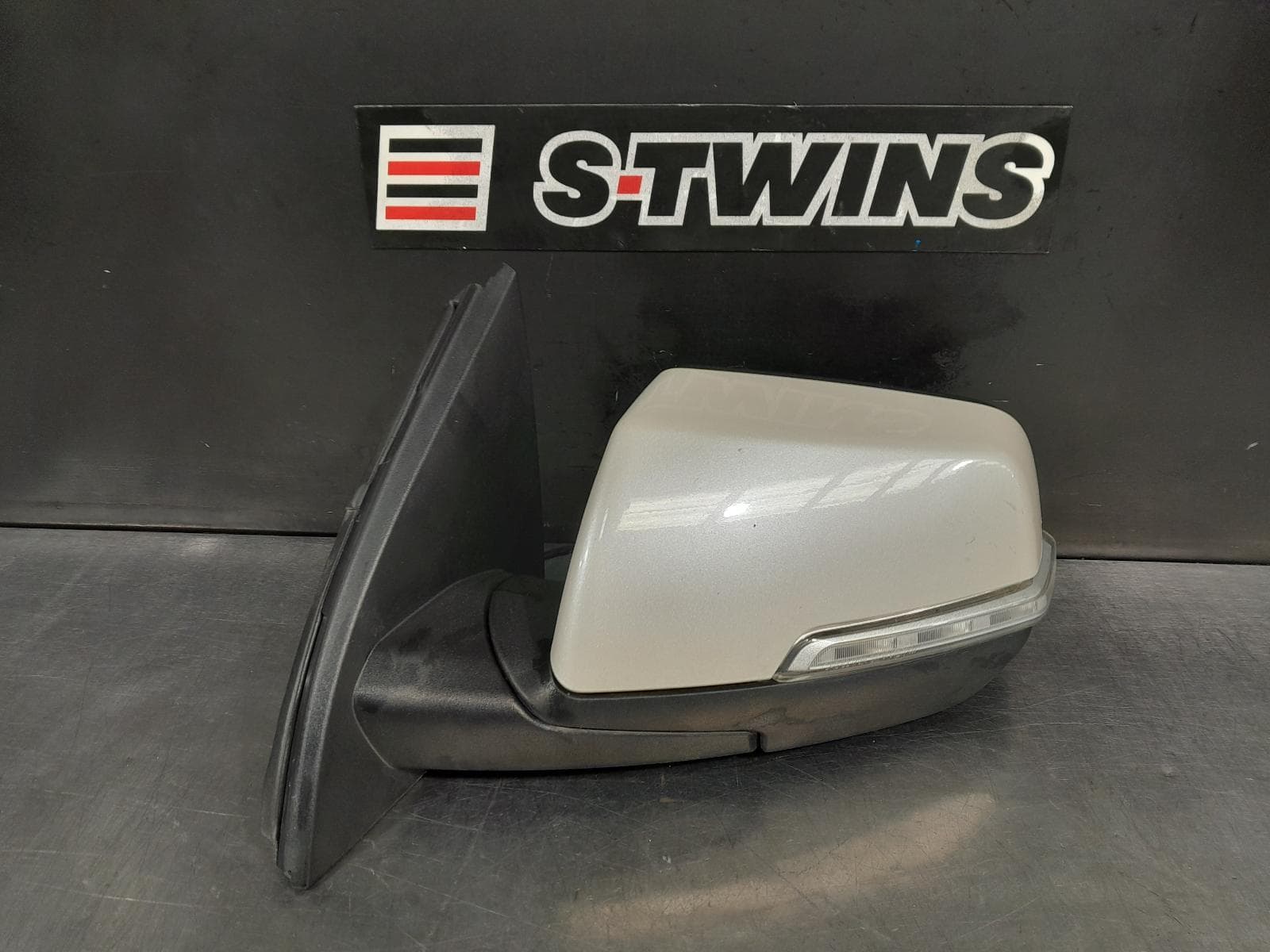 Used auto part listing image: 2018 HOLDEN ACADIA LEFT DOOR MIRROR NON MEMORY TYPE, AC, 08/18- 0000302142