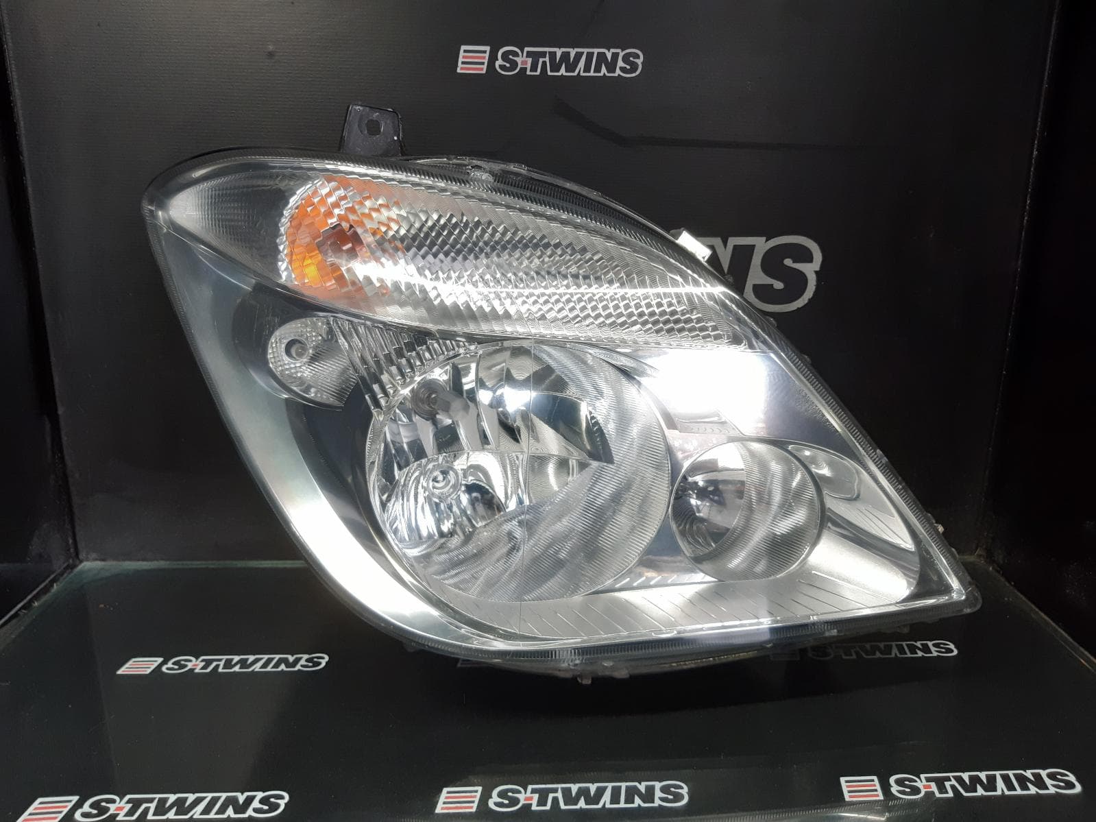 Used auto part listing image: 2009 MERCEDES SPRINTER RIGHT HEADLAMP NCV3, W/ FOGLAMP TYPE, 10/06-09/13 0000237578
