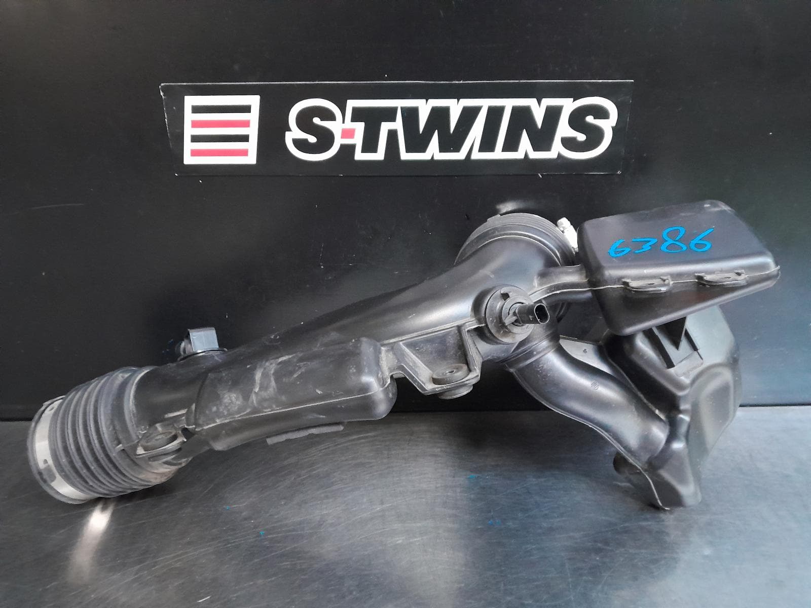 Used auto part listing image: 2020 JEEP WRANGLER AIR CLEANER DUCT HOS JL, 08/18- 0000278997