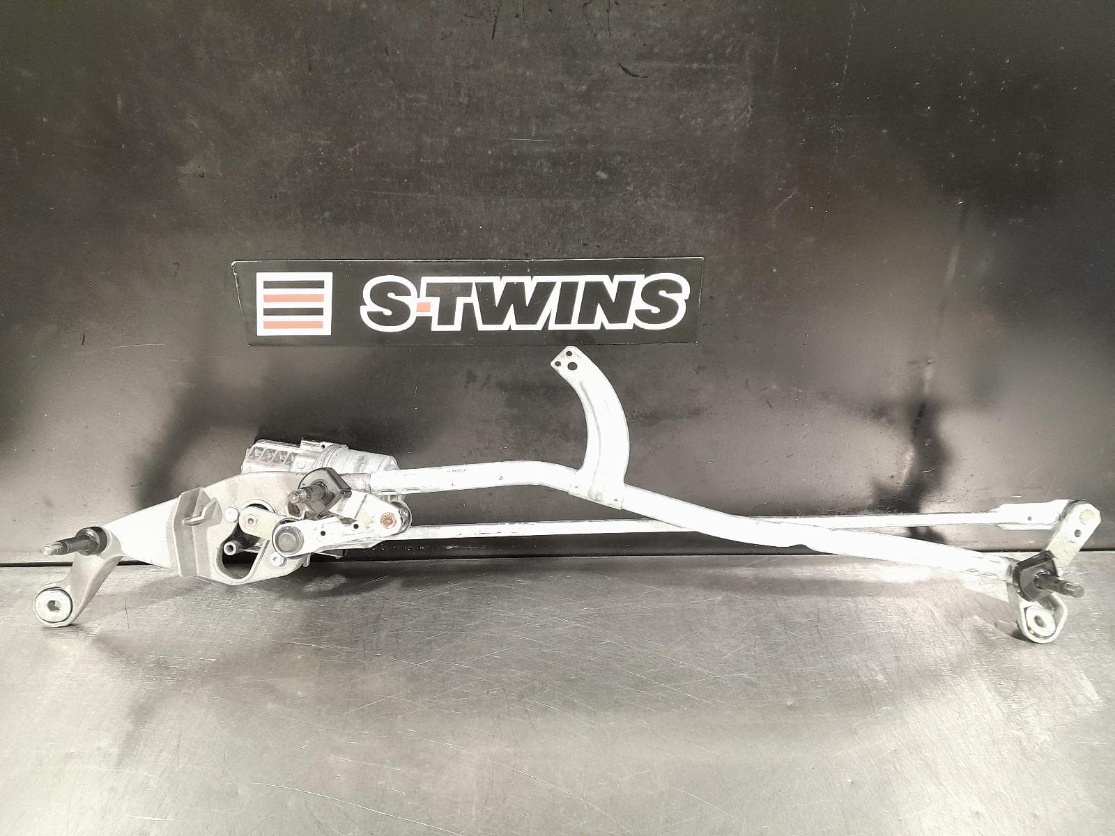 Used auto part listing image: 2017 MERCEDES E CLASS WIPER MOTOR FRONT, W213, 05/16- 0000284530