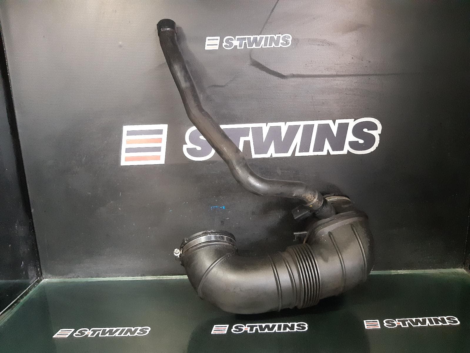 Used auto part listing image: 2015 INFINITI Q50 AIR CLEANER DUCT HOS V37, 02/14-12/19 0000232118