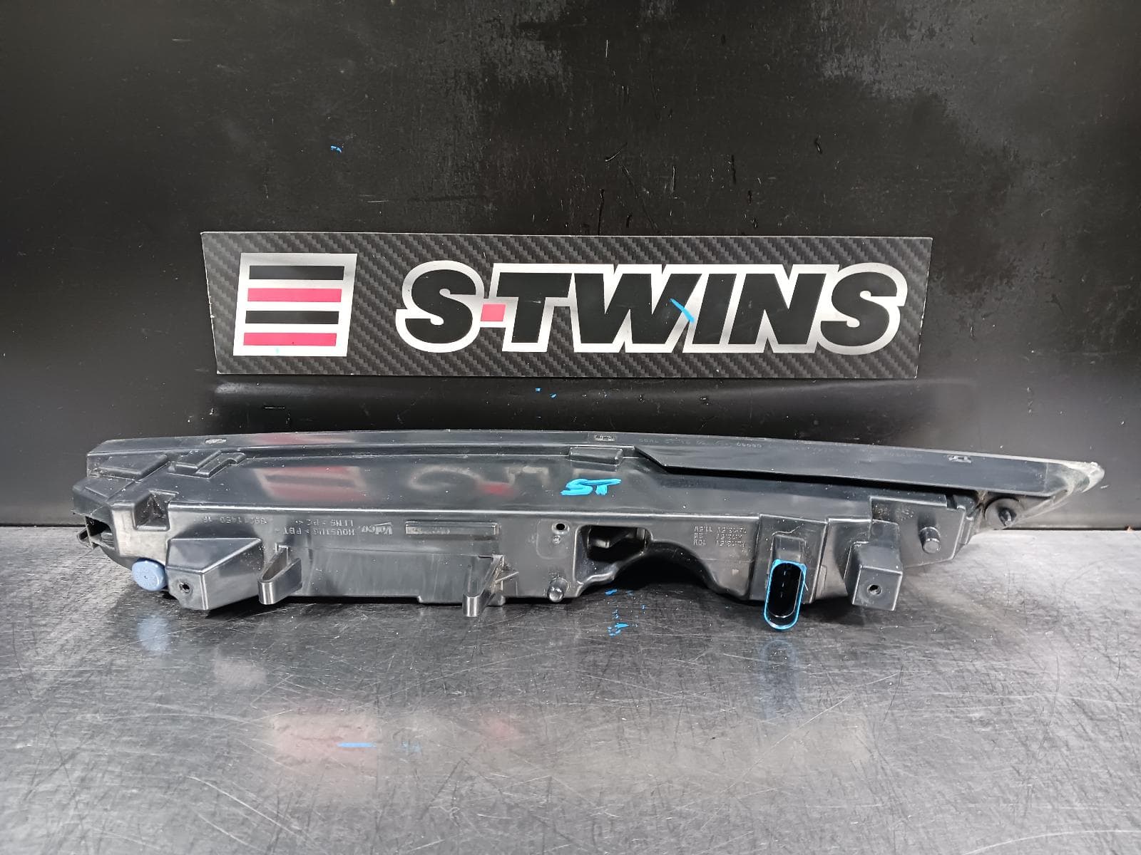 Used auto part listing image: 2014 PORSCHE CAYENNE RIGHT INDICATOR FOG SIDE DAYTIME RUNNING LAMP, TURBO/GTS TYPE, 92A, 11/14-04/18 0000231973