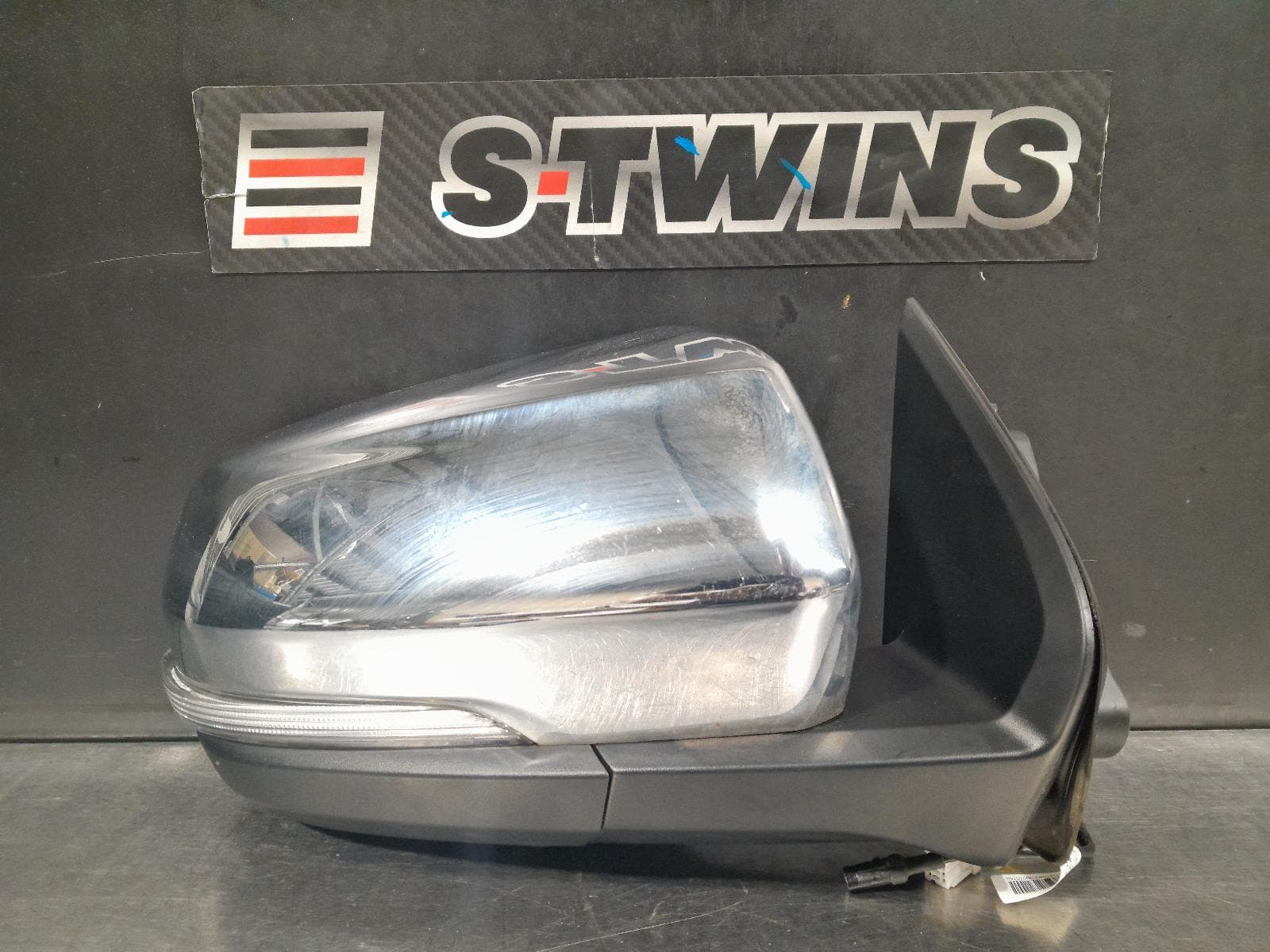Used auto part listing image: 2021 LDV T60 RIGHT DOOR MIRROR SK8C, CHROME, W/ CAMERA, W/ LANE ASSIST TYPE, 07/17- 0000252179