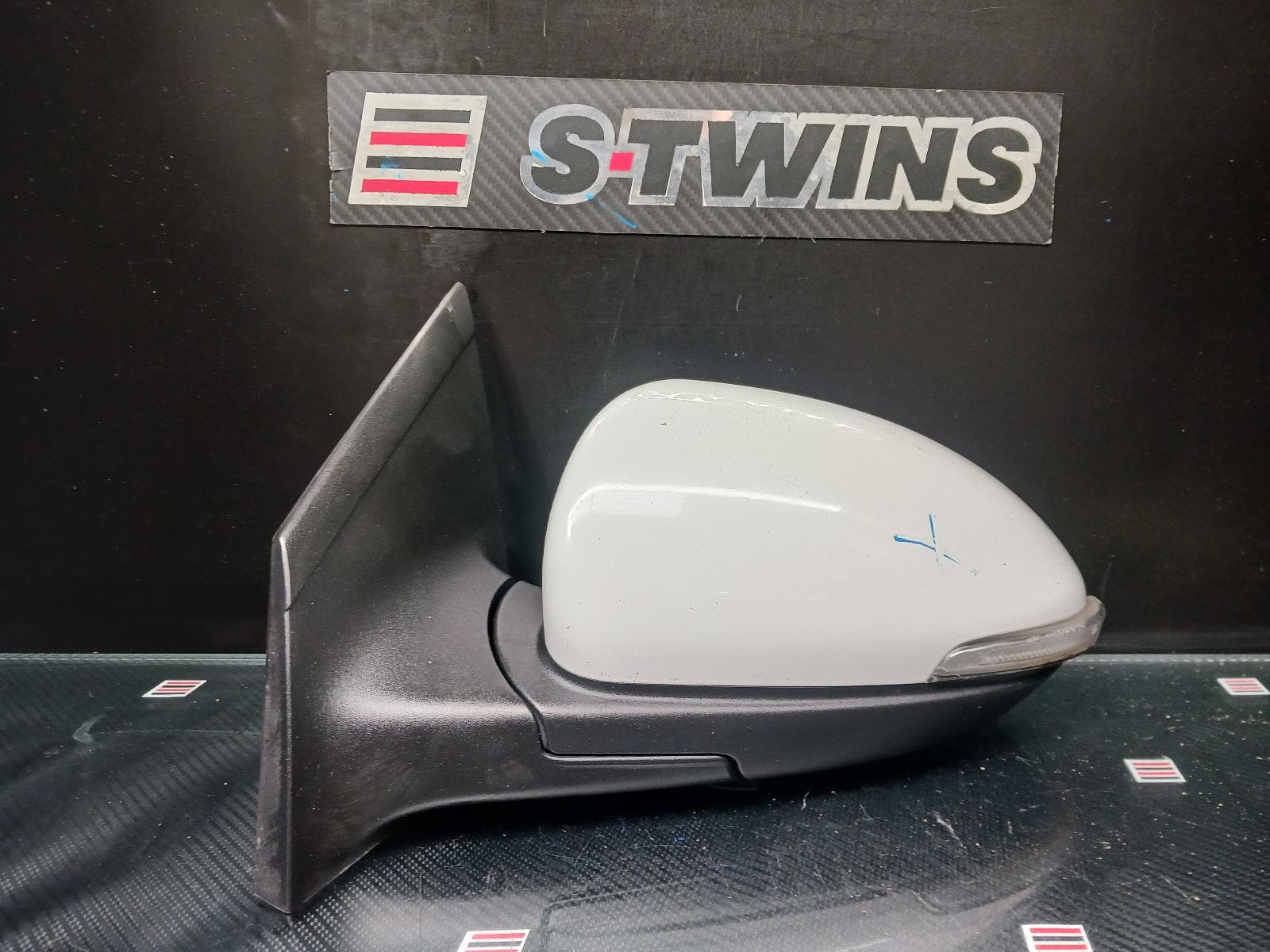 Used auto part listing image: 2015 HOLDEN CRUZE LEFT DOOR MIRROR JH, W/ INDICATOR TYPE, 01/15-01/17 0000236061