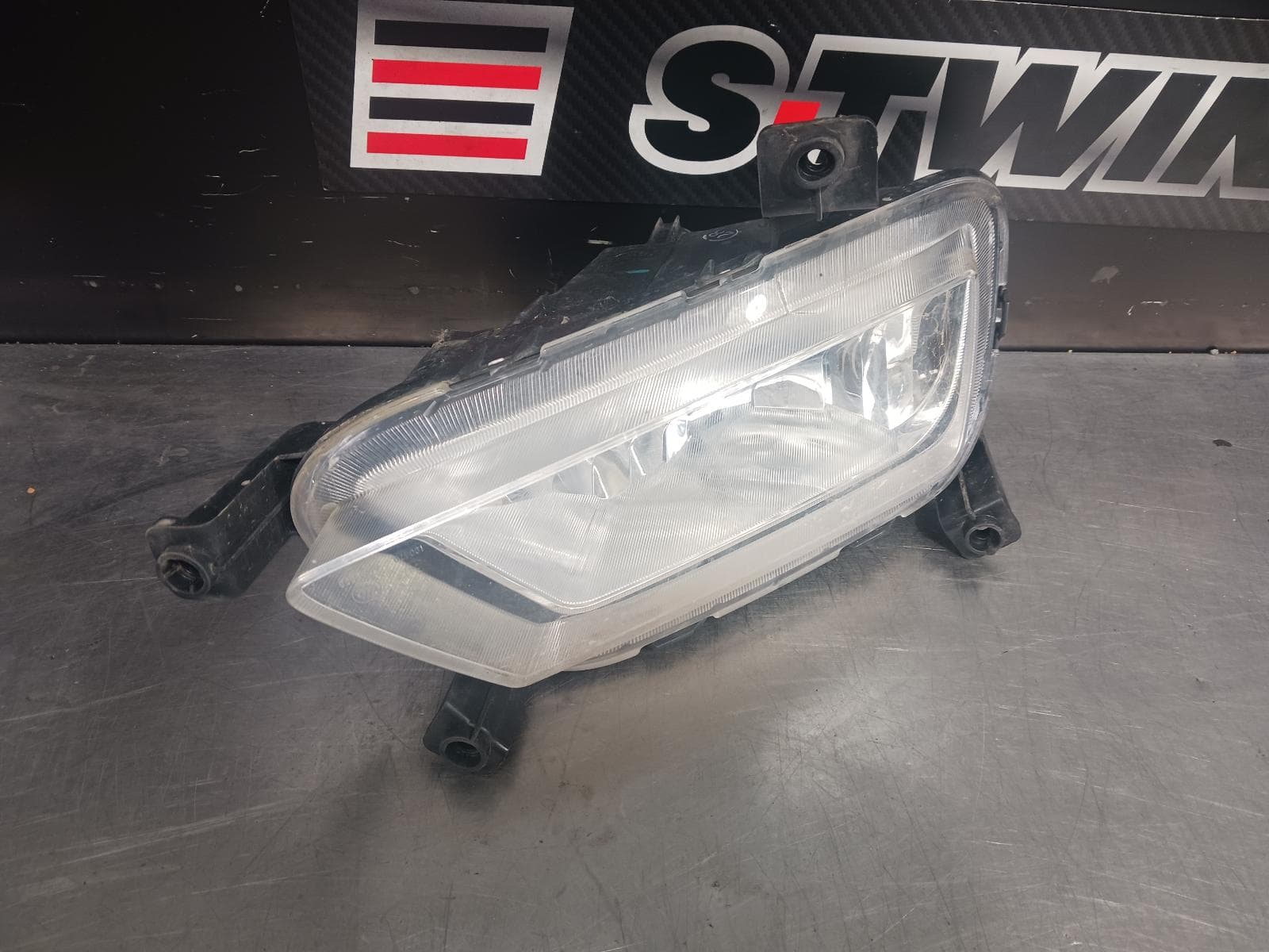 Used auto part listing image: 2020 MG ZS RIGHT INDICATOR FOG SIDE BUMPER FOGLAMP, AZS1, ZST TYPE, 01/20- 0000233264