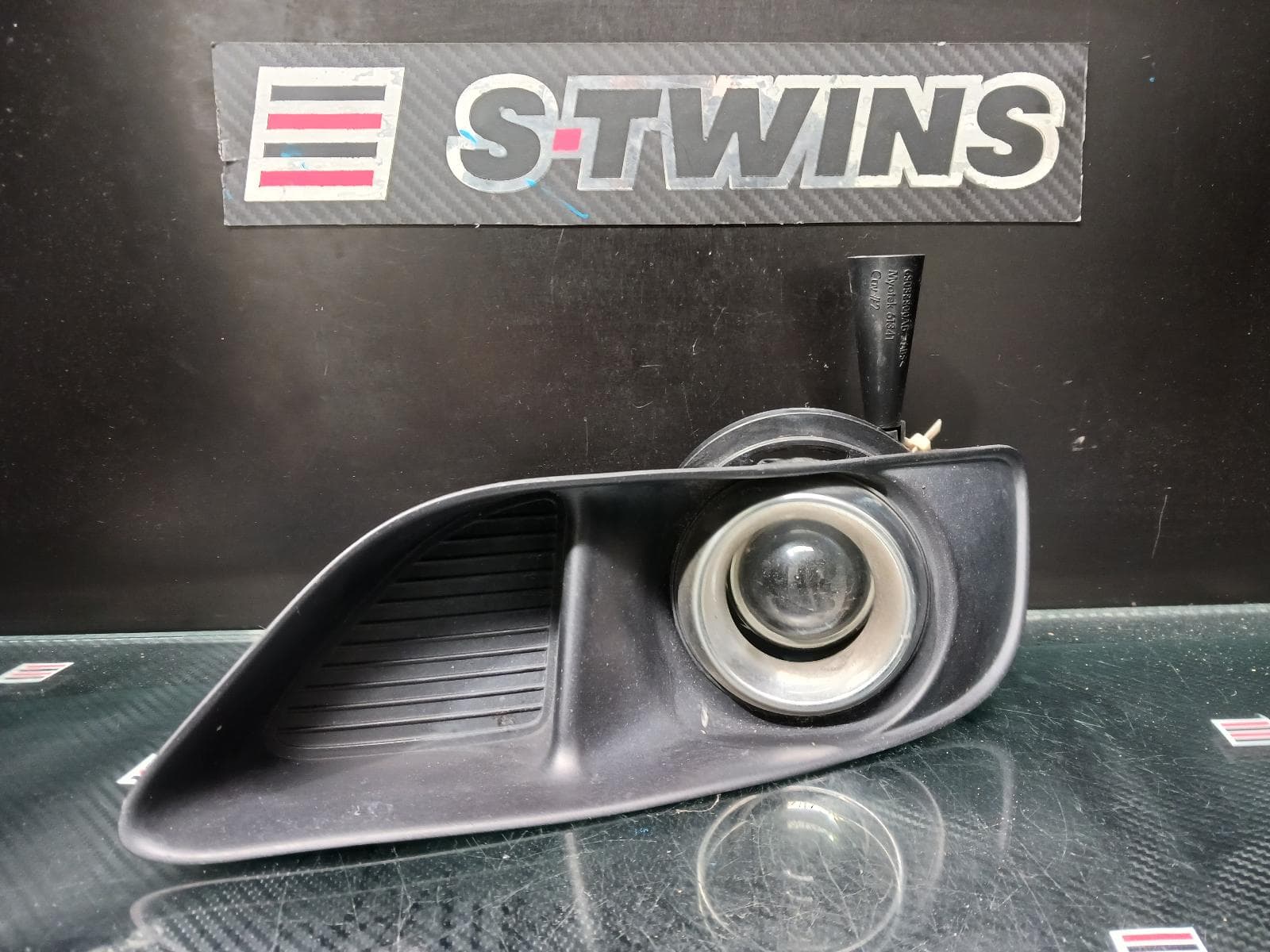 Used auto part listing image: 2018 CHRYSLER 300C RIGHT INDICATOR FOG SIDE BUMPER FOGLAMP, LX2, SRT/HYPER/CORE, 01/15-12/21 0000238113