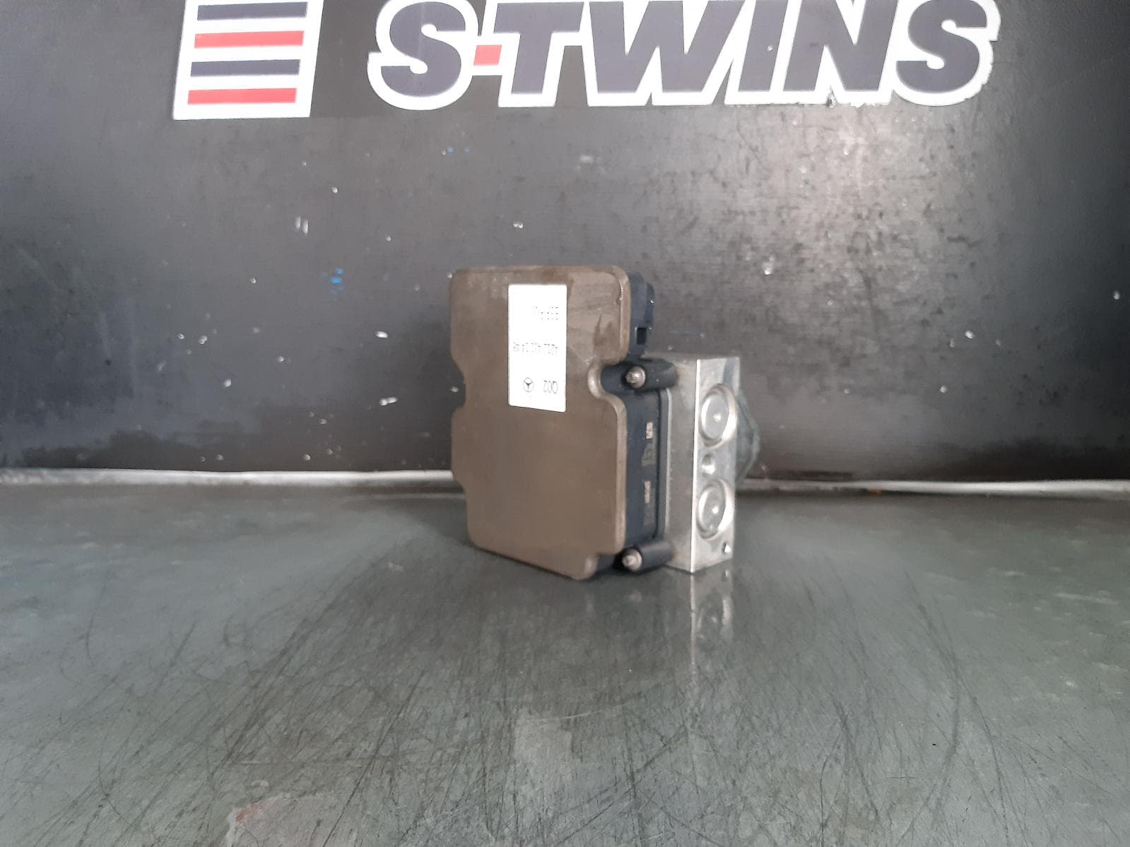 Used auto part listing image: 2013 MERCEDES E CLASS ABS PUMP MODULATOR W212/S212, P/N A2124312148, 09/09-06/16 0000277080