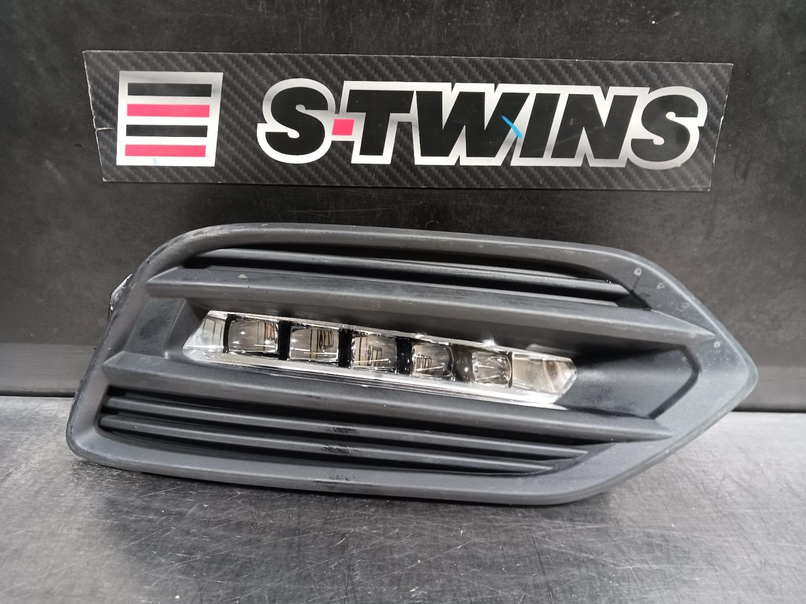 Used auto part listing image: 2019 HONDA HRV RIGHT INDICATOR FOG SIDE BUMPER FOGLAMP, RU5, LED TYPE, 07/18-10/21 0000240432