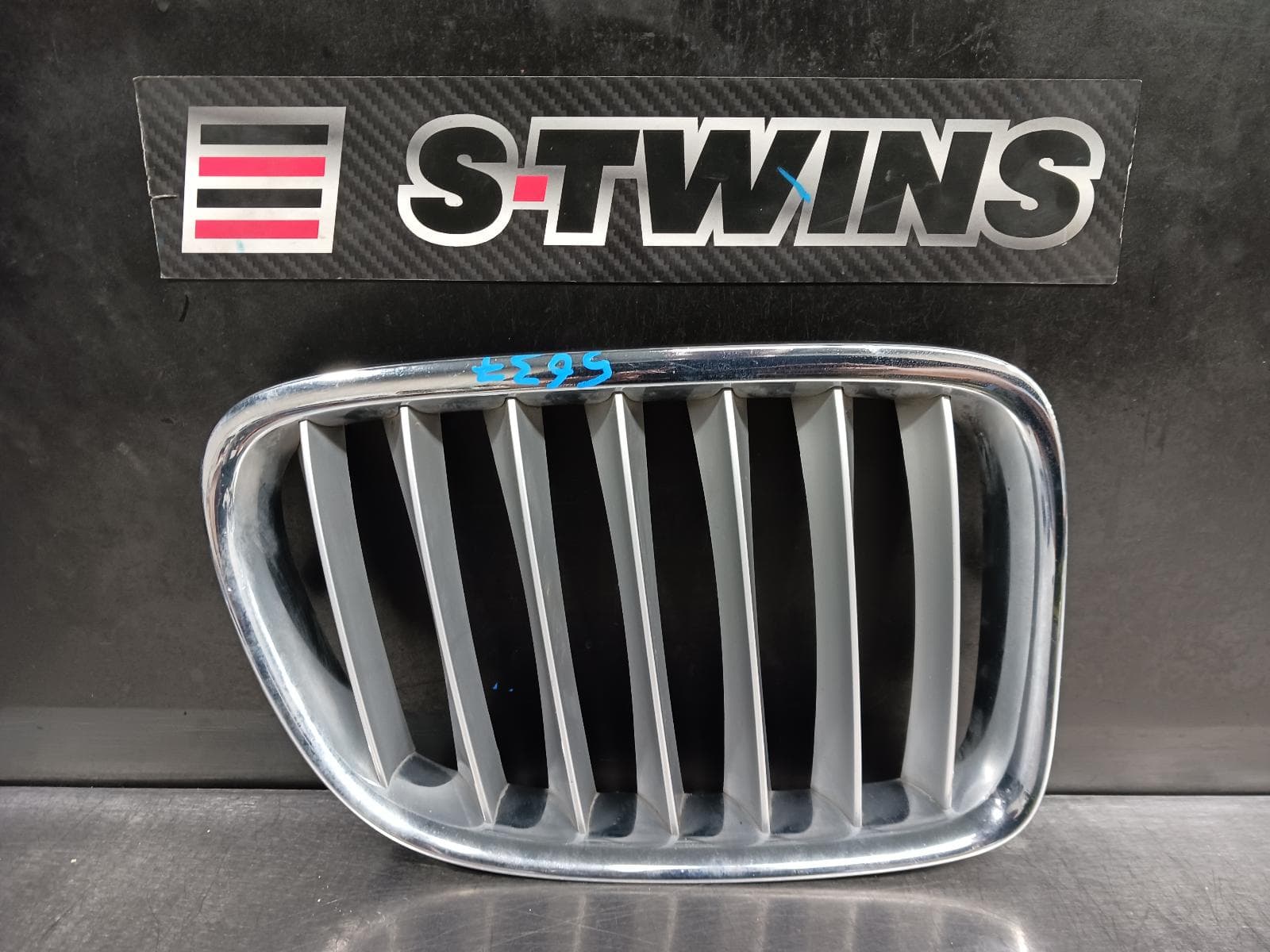 Used auto part listing image: 2010 BMW X1 GRILLE RADIATOR GRILLE (RH SIDE), E84, 04/10-07/15 0000240510