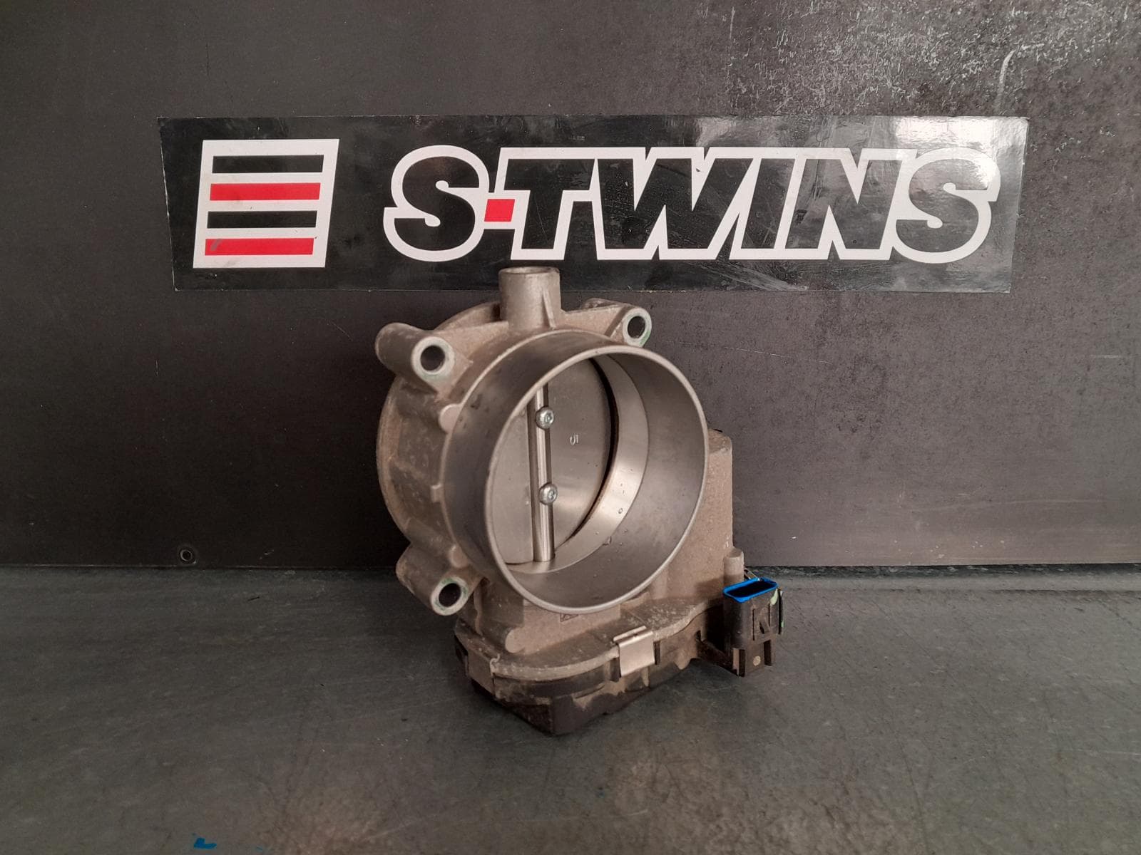 Used auto part listing image: 2020 RAM 1500 THROTTLE BODY DS, PETROL, 5.7, HEMI, 11/17-12/23 0000315174