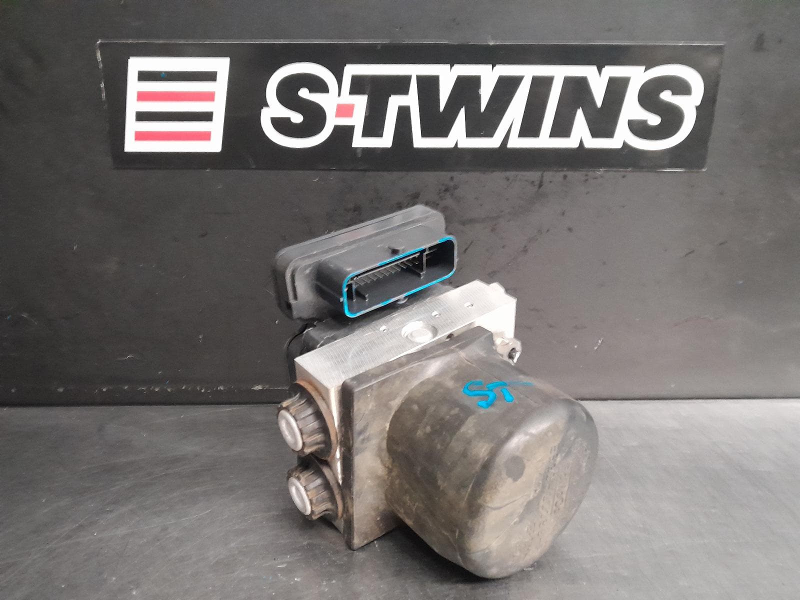 Used auto part listing image: 2019 FORD RANGER ABS PUMP MODULATOR PX, P/N JB3C2C405BE, 06/15-04/22 0000273445