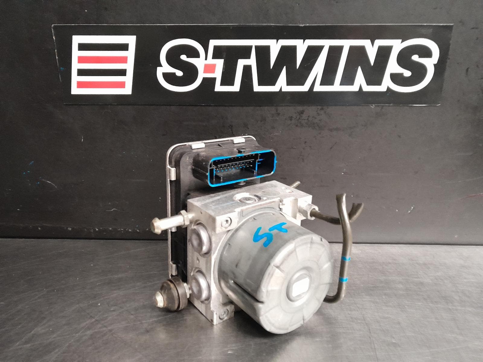 Used auto part listing image: 2018 MITSUBISHI ECLIPSE CROSS ABS PUMP MODULATOR YA-YB, P/N 4670B582, 11/17- 0000271419