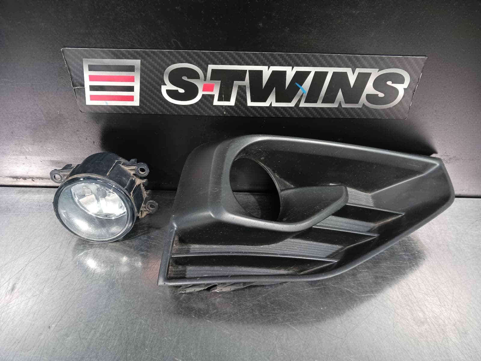 Used auto part listing image: 2018 NISSAN PATHFINDER RIGHT INDICATOR FOG SIDE BUMPER FOGLAMP, R52, 12/16-04/21 0000233016