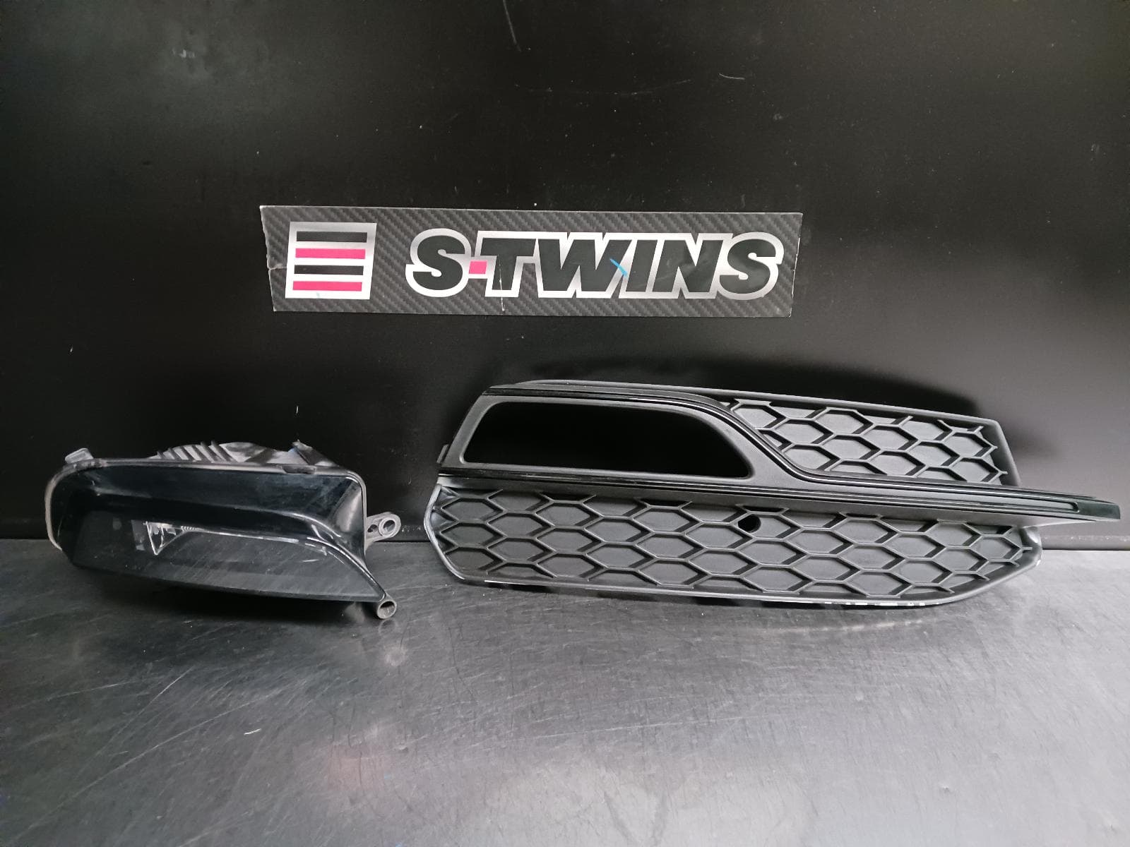 Used auto part listing image: 2015 AUDI A3 RIGHT INDICATOR FOG SIDE BUMPER FOGLAMP, RECTANGULAR TYPE, HATCH/SEDAN, S-LINE TYPE, 8V, 05/13-10/20 0000247376