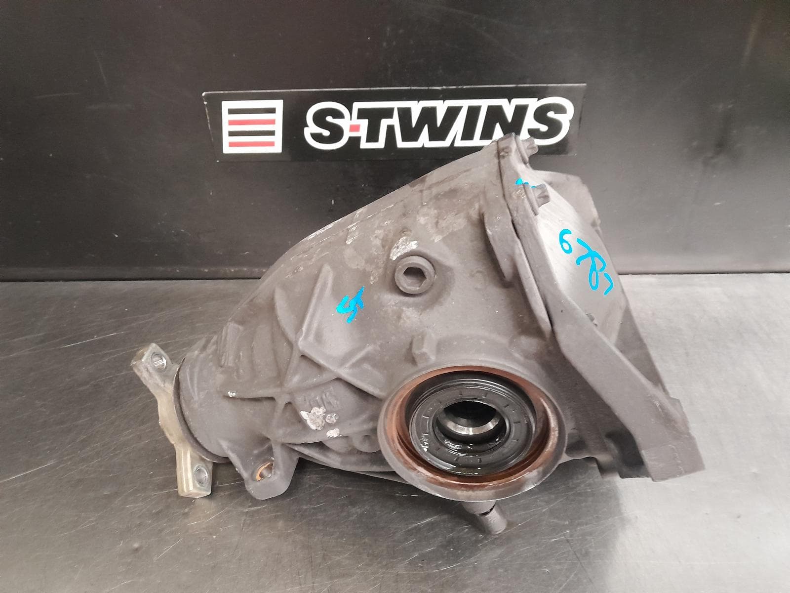 Used auto part listing image: 2013 MERCEDES CLS CLASS DIFFERENTIAL CENTRE C218, 06/11-02/18 0000287439