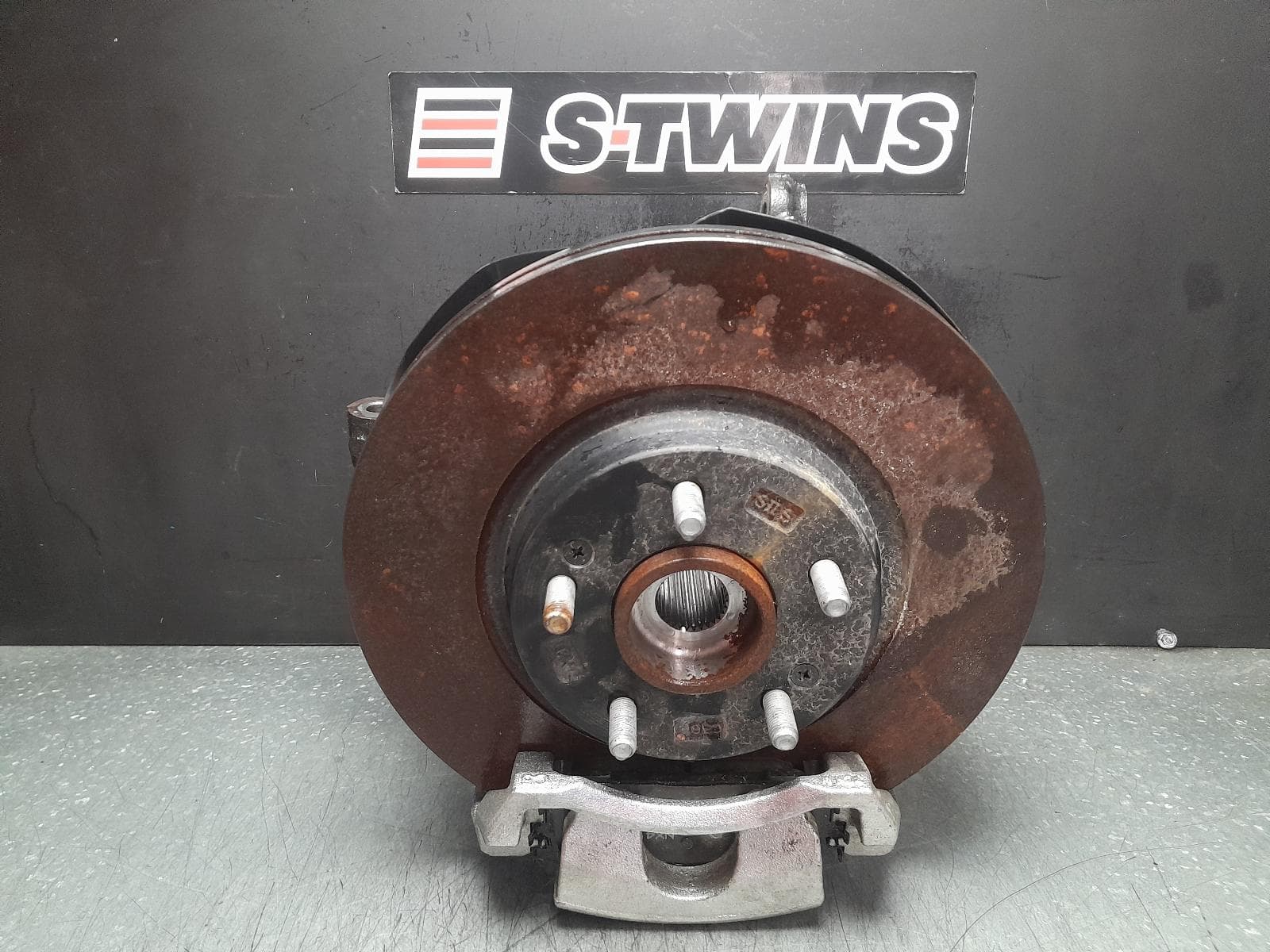 Used auto part listing image: 2023 HYUNDAI TUCSON LEFT FRONT HUB ASSEMBLY NX4, AWD, 02/21- 0000359649