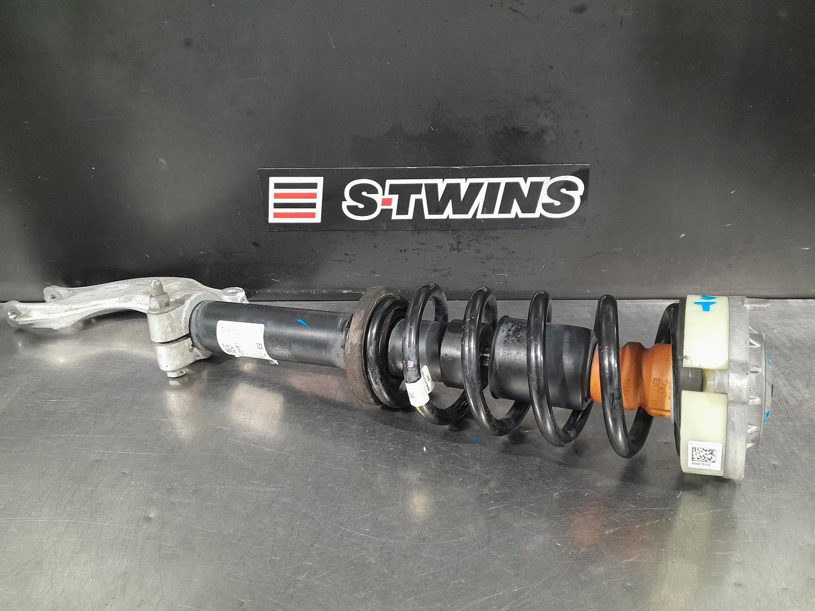 Used auto part listing image: 2017 AUDI Q5 RIGHT FRONT STRUT Q5, FY, 2.0, PETROL, 02/17- 0000304035