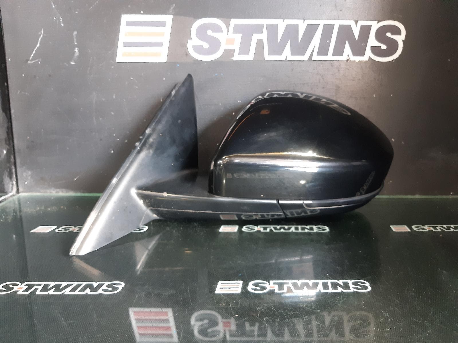 Used auto part listing image: 2016 LAND ROVER RANGE ROVER EVOQUE LEFT DOOR MIRROR L538, W/ MEMORY, W/ BLINDSPOT, W/ SURROUND CAMERA & ELECTROCHROMATIC TYPE, 09/15-01/19 0000305038