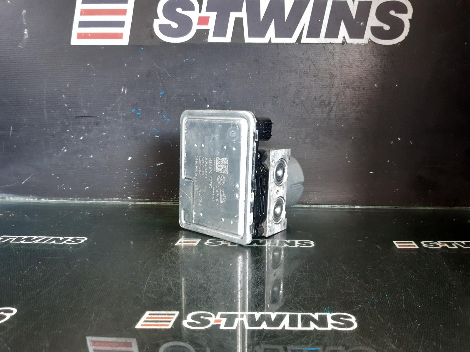 Used auto part listing image: 2018 AUDI Q2 ABS PUMP MODULATOR GA, P/N 5Q0614517DD, 10/16-01/21 0000308547