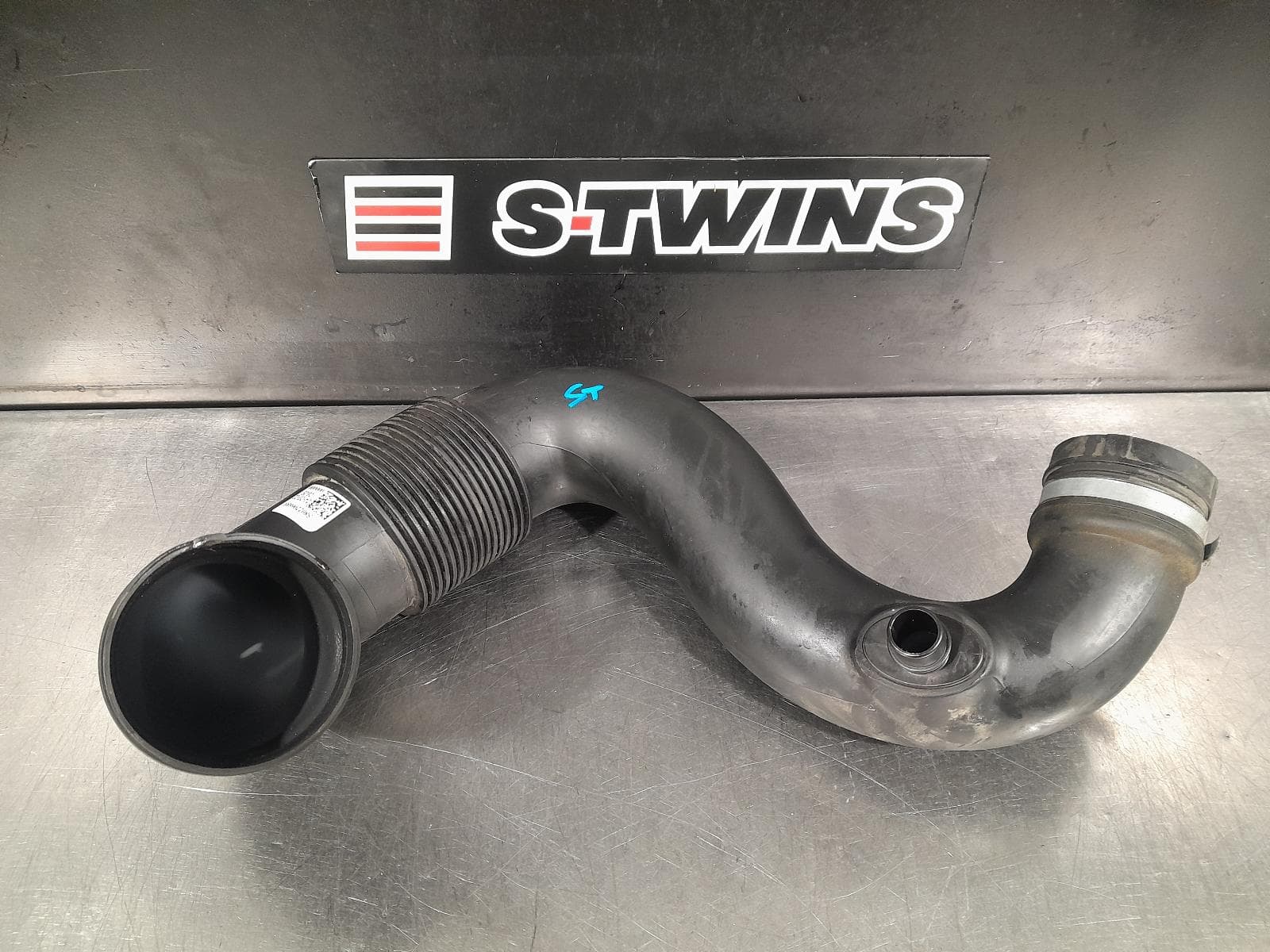 Used auto part listing image: 2022 IVECO DAILY AIR CLEANER DUCT HOS 6TH GEN, 01/15- 0000283973