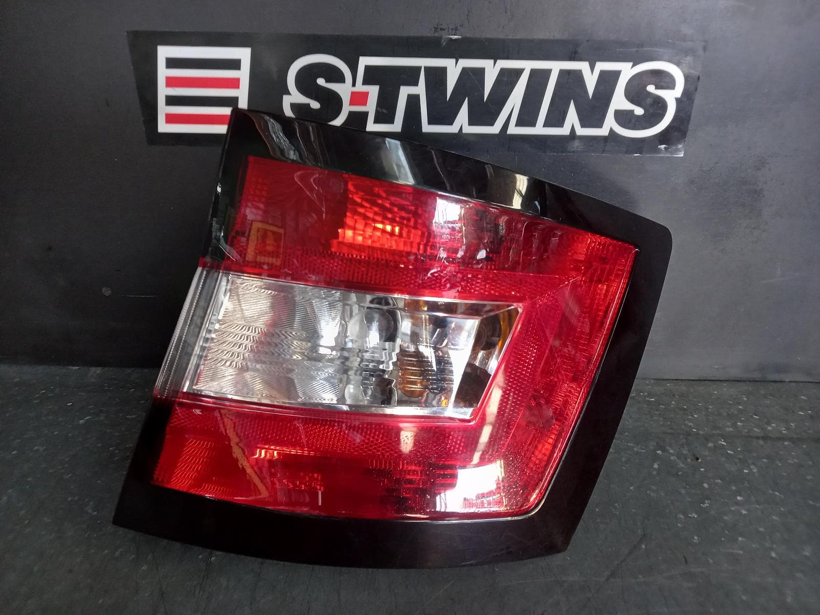 Used auto part listing image: 2019 SKODA FABIA RIGHT TAILLIGHT NJ, WAGON, HALOGEN TYPE, 01/15-08/21 0000338296