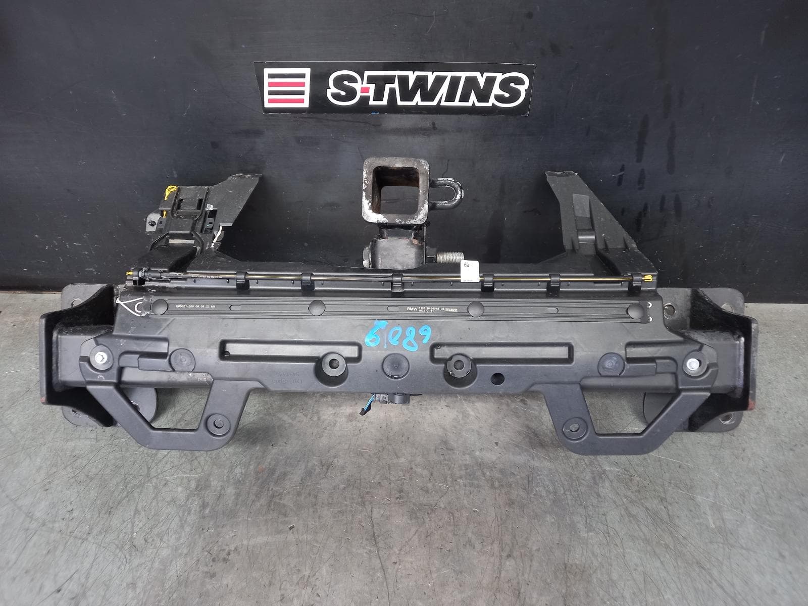 Used auto part listing image: 2023 BMW IX TOWBAR I20, 04/21- 0000366636