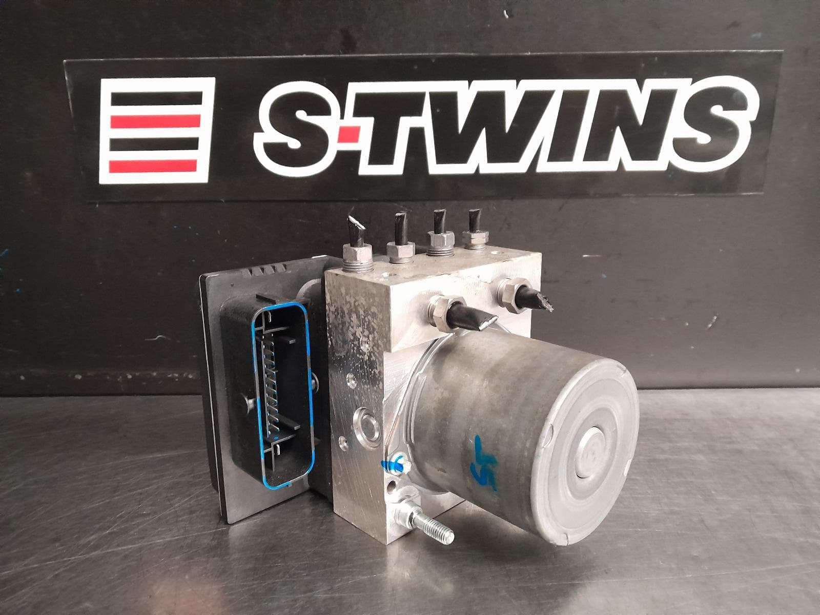 Used auto part listing image: 2014 PEUGEOT RCZ ABS PUMP MODULATOR 05/13-01/15 0000263521