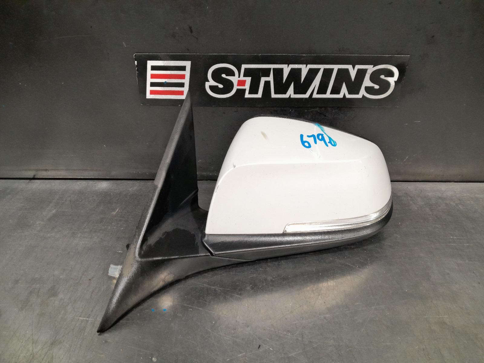 Used auto part listing image: 2014 BMW 3 SERIES LEFT DOOR MIRROR F30/F31, SEDAN/WAGON, STANDARD, W/ SEAT ADJ., MEMORY & AUTO DIP TYPE, 11/11-05/19 0000294263