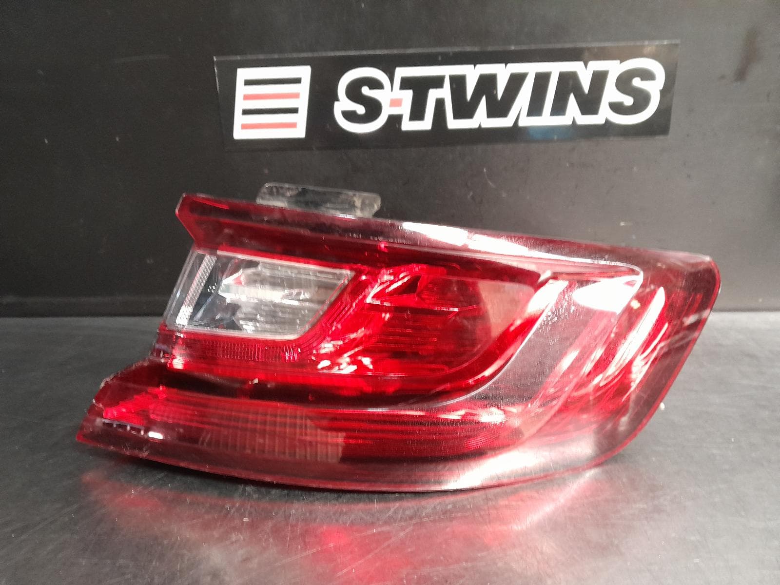 Used auto part listing image: 2017 RENAULT MEGANE RIGHT TAILLIGHT BFB, HATCH, 06/16-02/20 0000263008