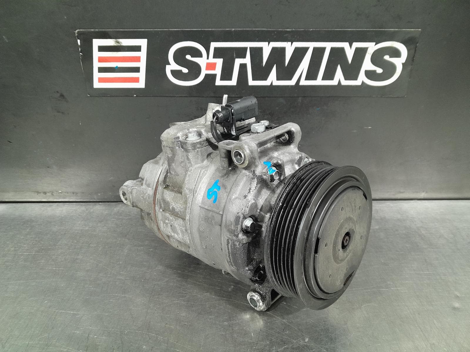 Used auto part listing image: 2011 VOLKSWAGEN TOUAREG A C COMPRESSOR 7P, 3.0, DIESEL, P/N 7P0820803D, 06/11-04/18 0000295763
