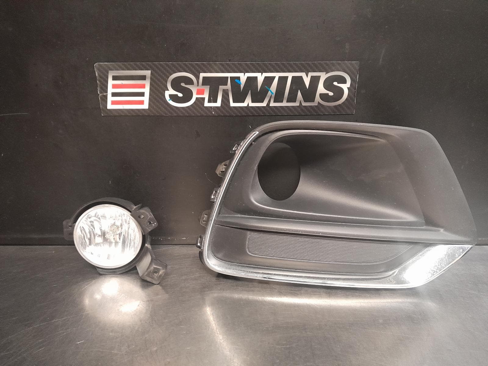 Used auto part listing image: 2019 HOLDEN TRAX RIGHT INDICATOR FOG SIDE BUMPER FOGLAMP, TJ SERIES, 10/16-12/20 0000252632