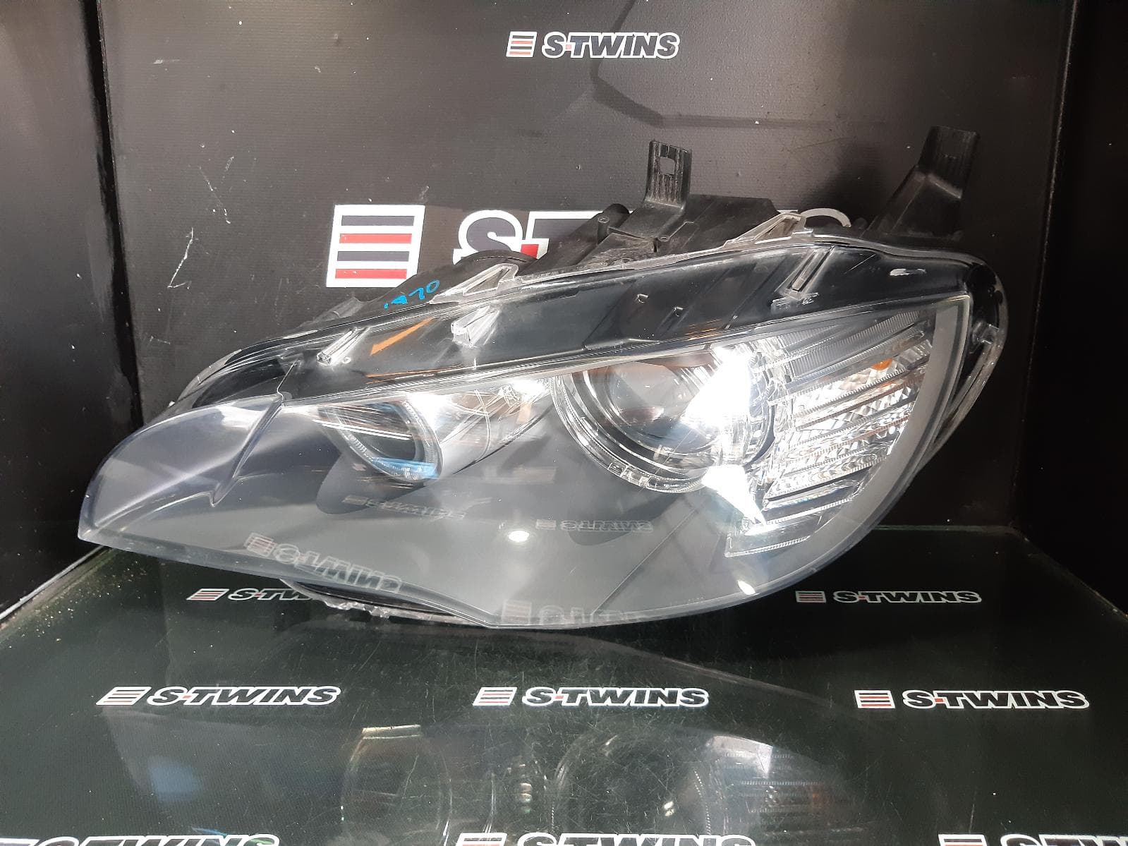 Used auto part listing image: 2011 BMW X6 LEFT HEADLAMP E71, XENON, NON ADAPTIVE TYPE, 07/08-05/14 0000286457