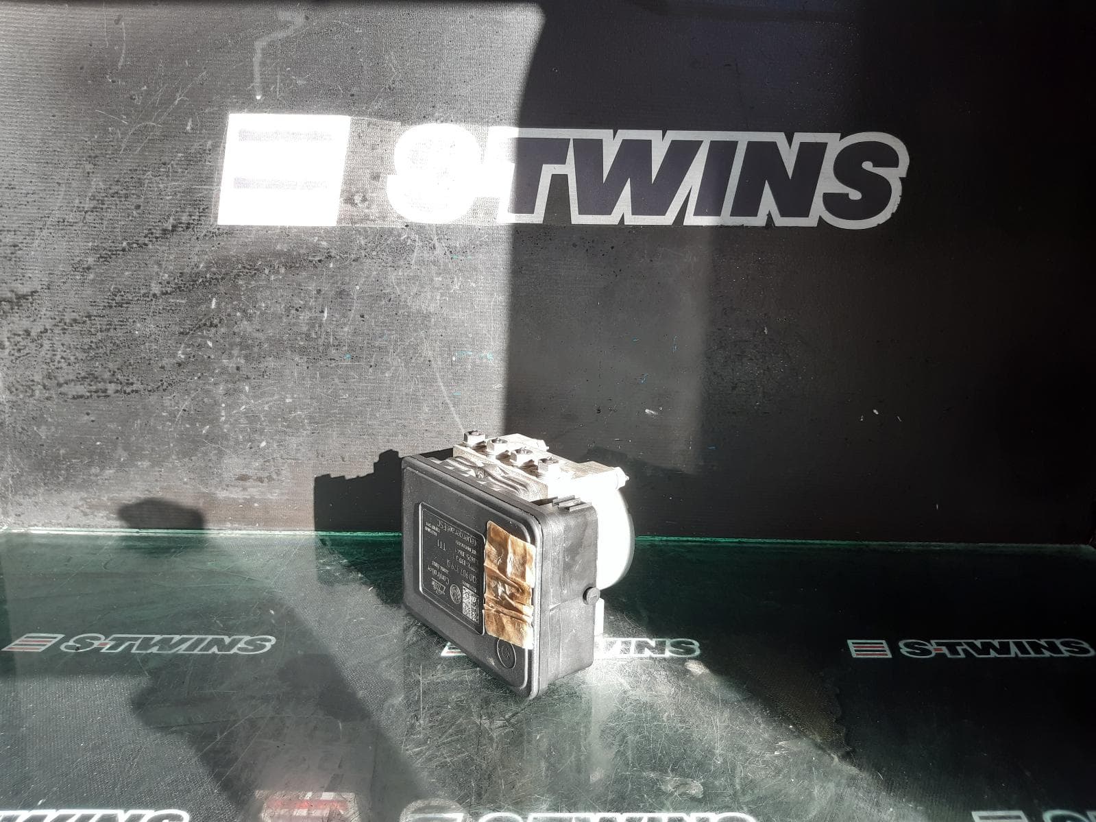 Used auto part listing image: 2015 AUDI A3 ABS PUMP MODULATOR 8V, P/N 3Q0614517Q, 05/13-10/20 0000259575