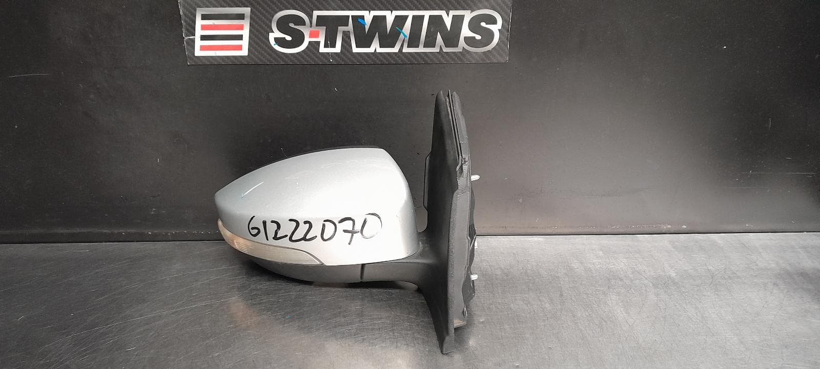 Used auto part listing image: 2017 FORD ESCAPE RIGHT DOOR MIRROR ZG, TITANIUM, POWER FOLDING, NON BLIND SPOT TYPE, 09/16-05/20 0000253574