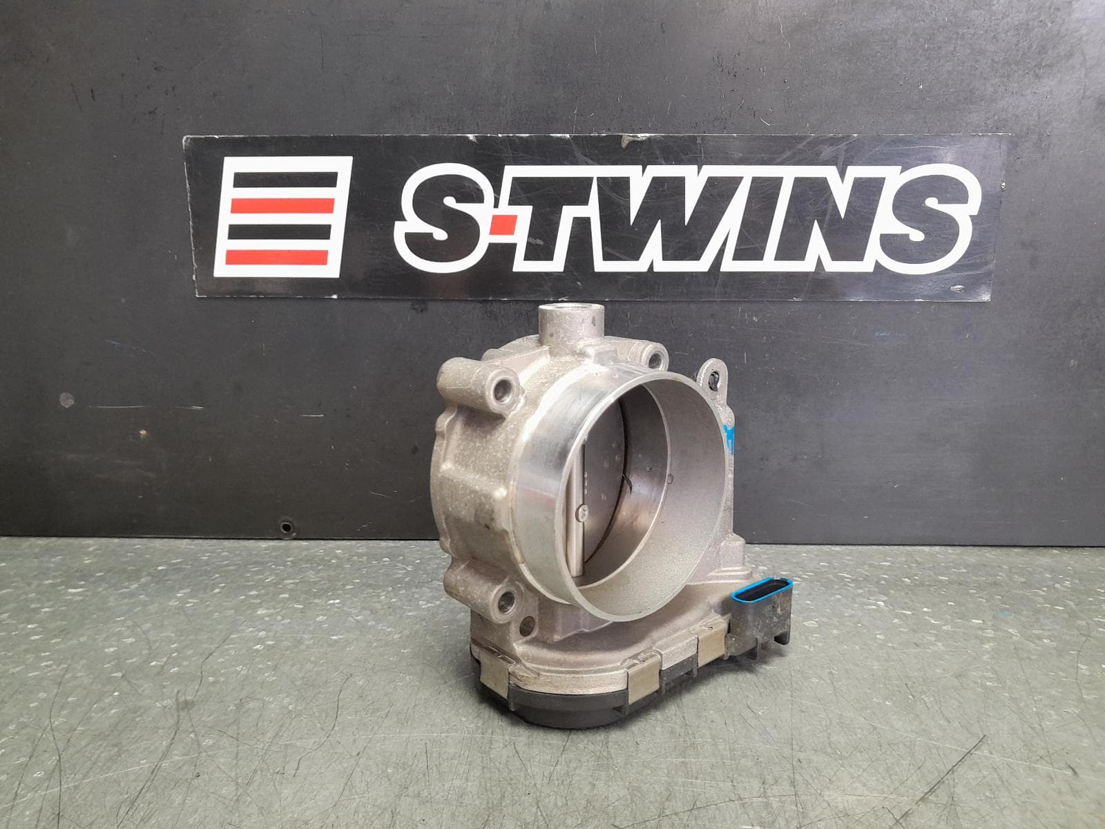 Used auto part listing image: 2022 JEEP GLADIATOR THROTTLE BODY JT, 01/20- 0000350450
