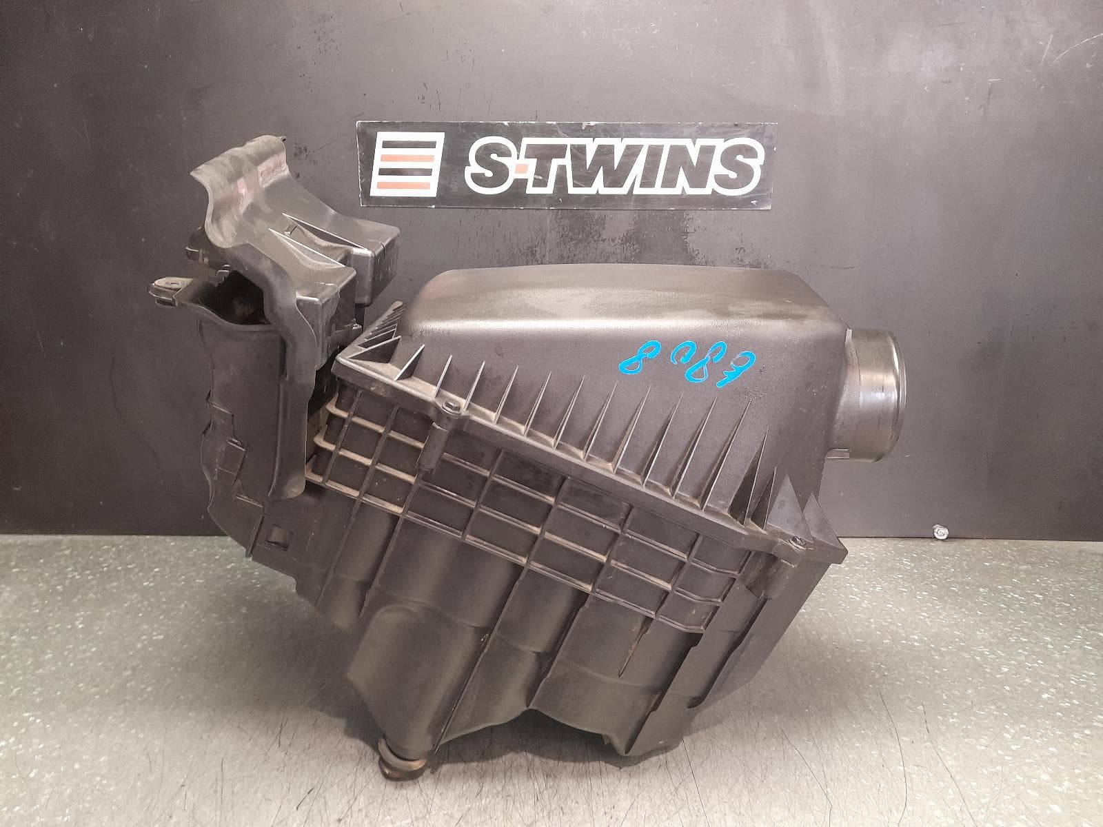 Used auto part listing image: 2022 JEEP GLADIATOR AIR CLEANER BOX AIR CLEANER, JT, 3.6, PETROL, 01/20- 0000350428