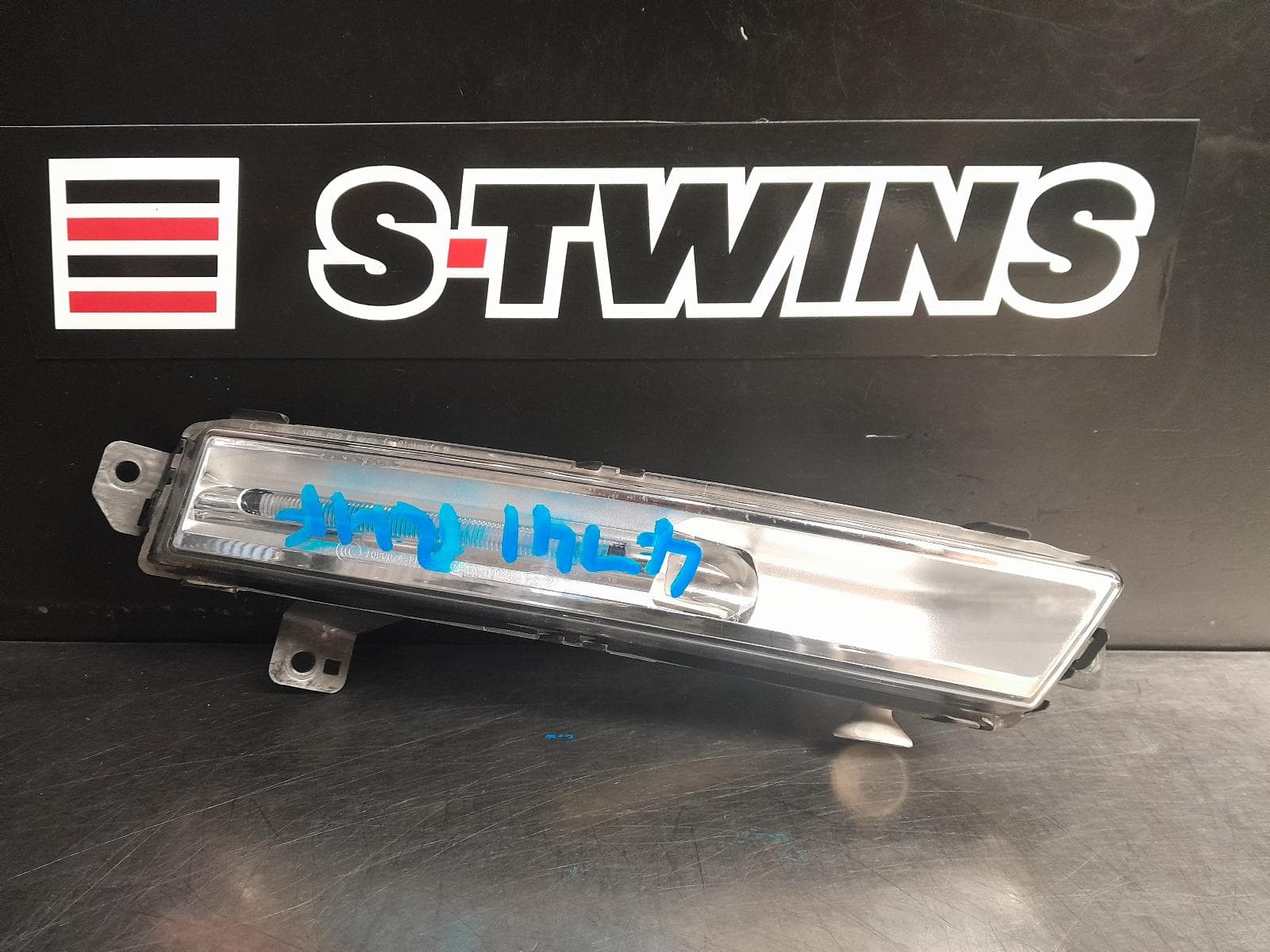 Used auto part listing image: 2020 JAGUAR E PACE RIGHT INDICATOR FOG SIDE BUMPER FOGLAMP, X540, 11/17- 0000255378