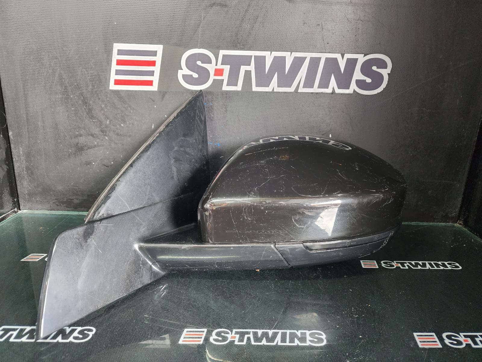 Used auto part listing image: 2016 LAND ROVER DISCOVERY SPORT LEFT DOOR MIRROR L550, NON WATER WADING, NON MEMORY, NON BLIND SPOT TYPE, W/ REAR VIEW CAMERA TYPE, 01/15-06/19 0000256422
