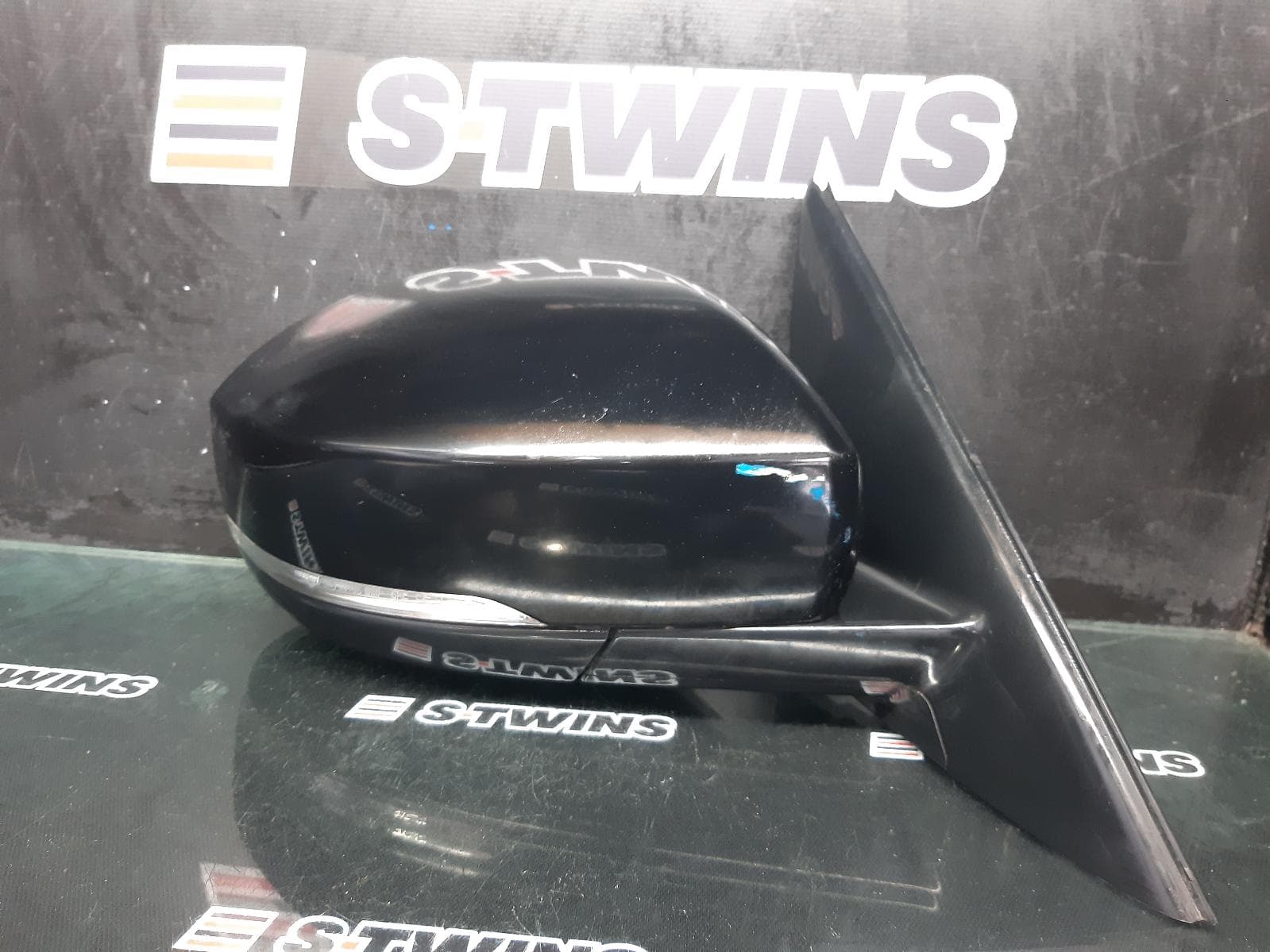 Used auto part listing image: 2018 LAND ROVER RANGEROVER SPORT RIGHT DOOR MIRROR L494, POWER, NON FOLDING TYPE, SE, 06/13-04/22 0000256577