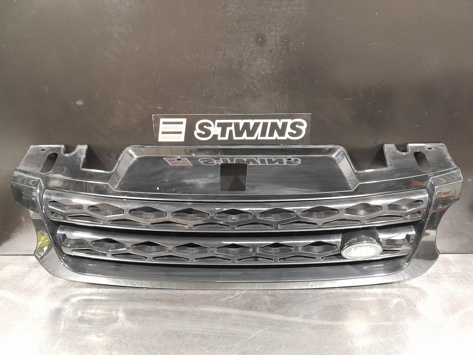 Used auto part listing image: 2014 LAND ROVER RANGEROVER SPORT GRILLE L494, SVR TYPE, RADIATOR GRILLE, 06/13-10/17 0000281424